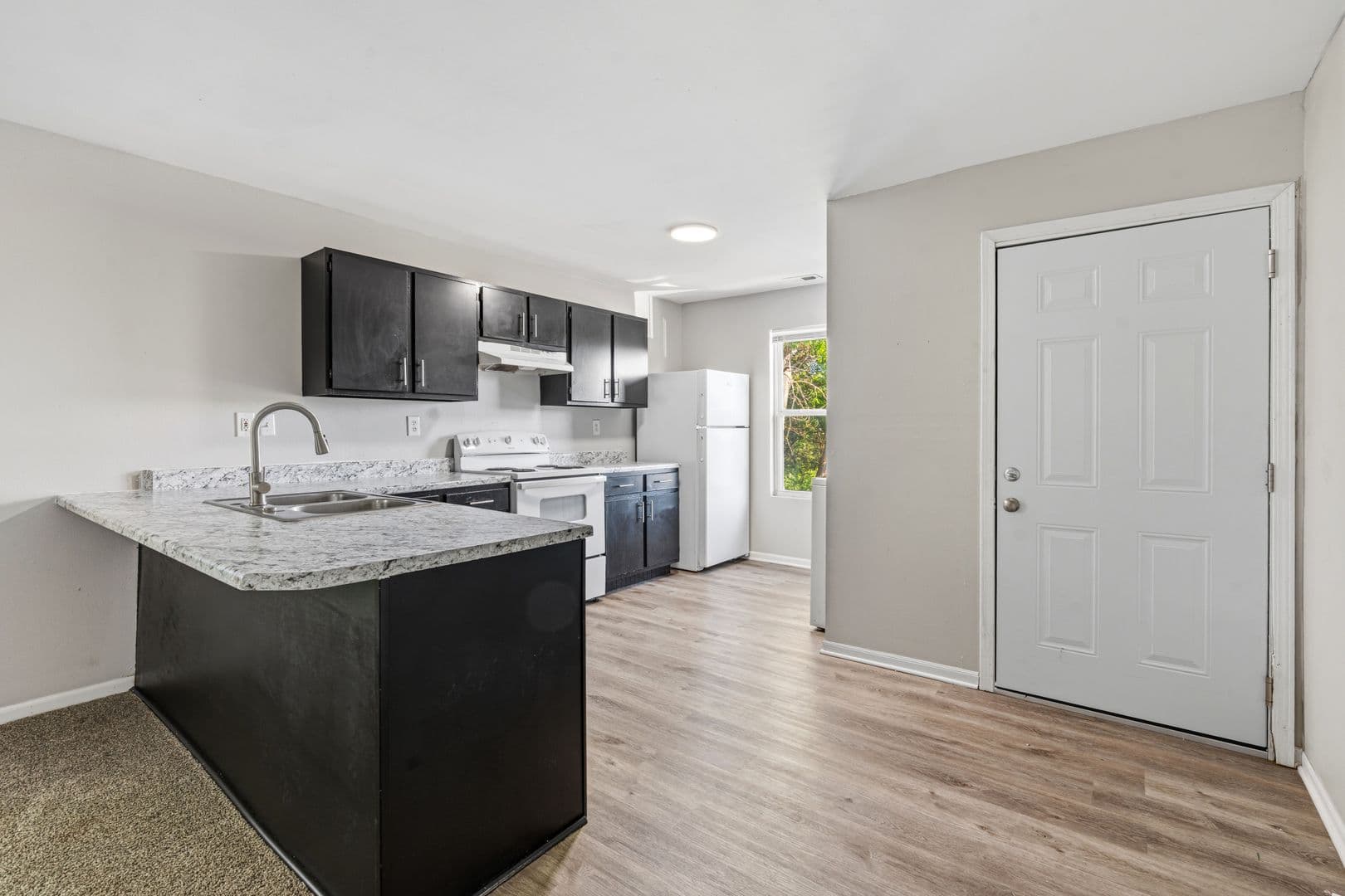 Warrensburg Apartment: 412 S Main St