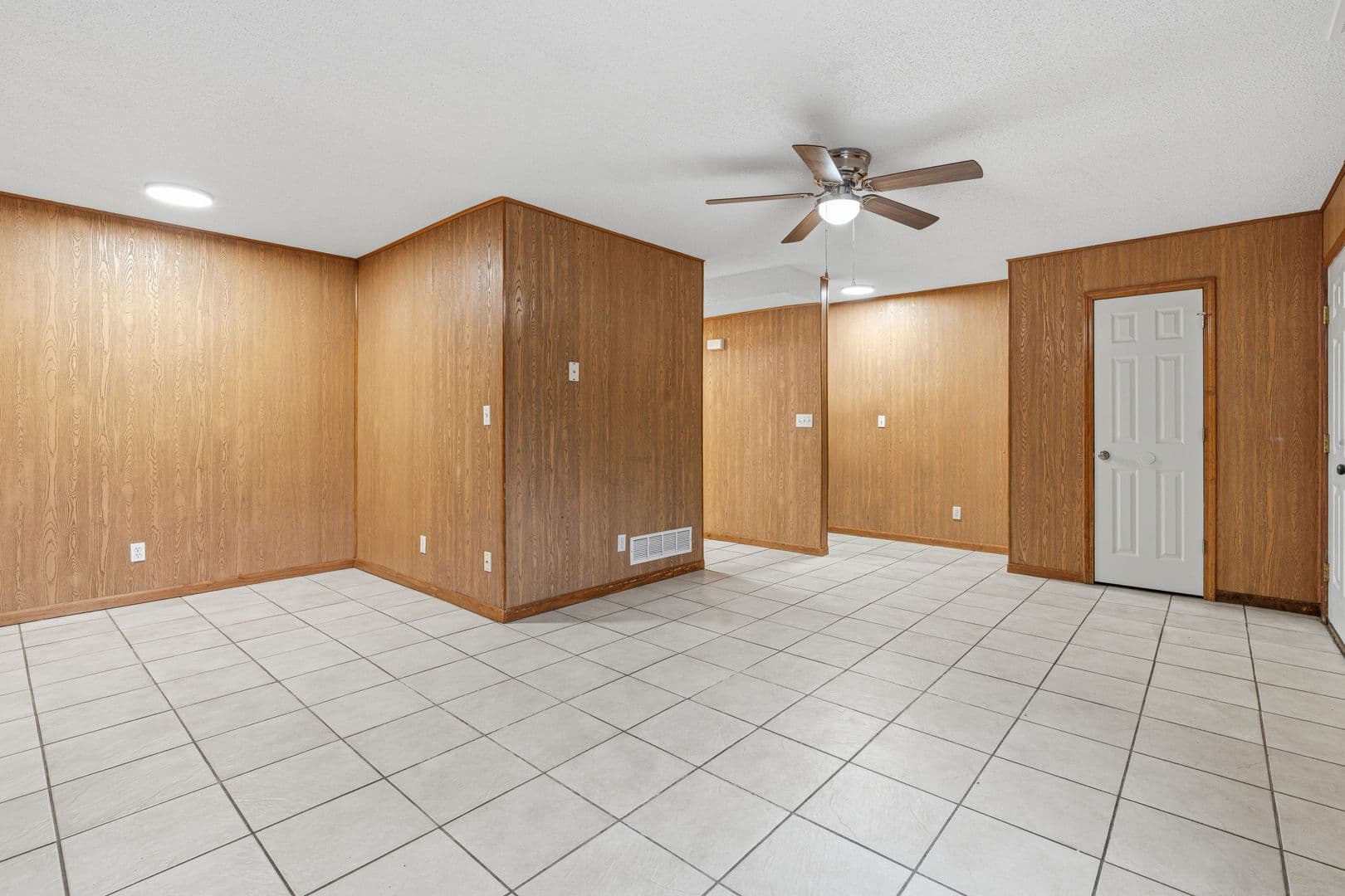 Warrensburg Apartment: 107 Grover St Unit B