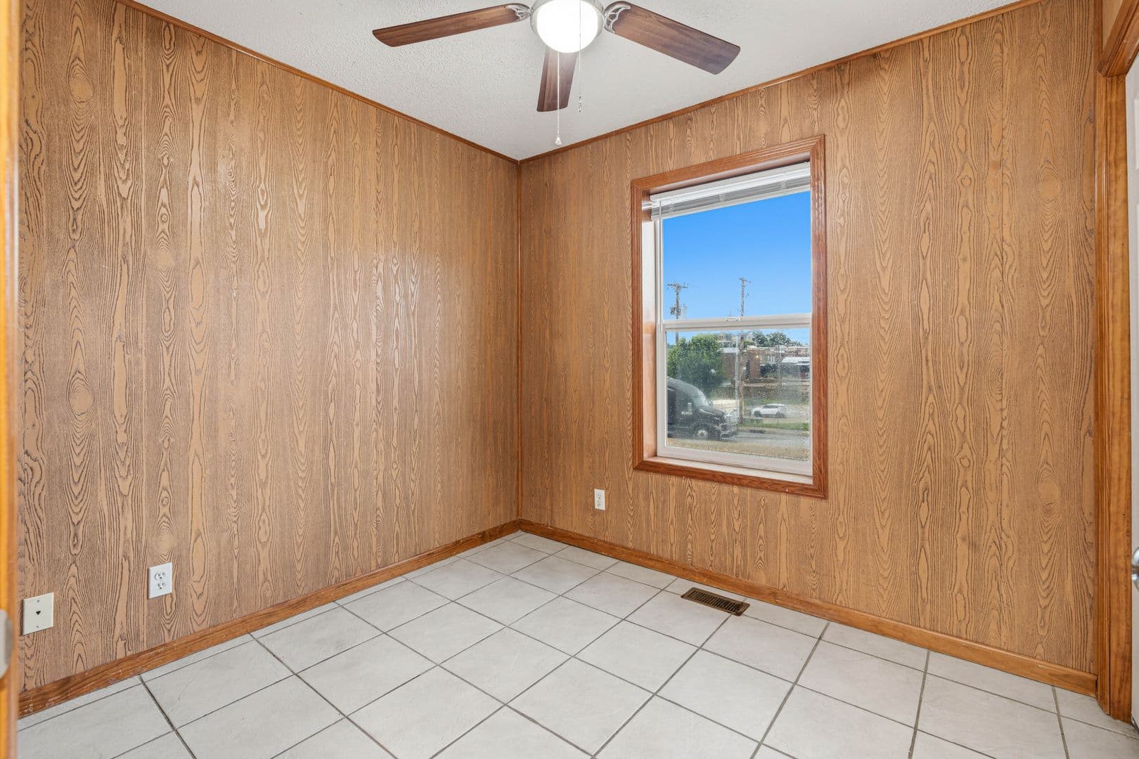 Warrensburg Apartment: 107 Grover St Unit B