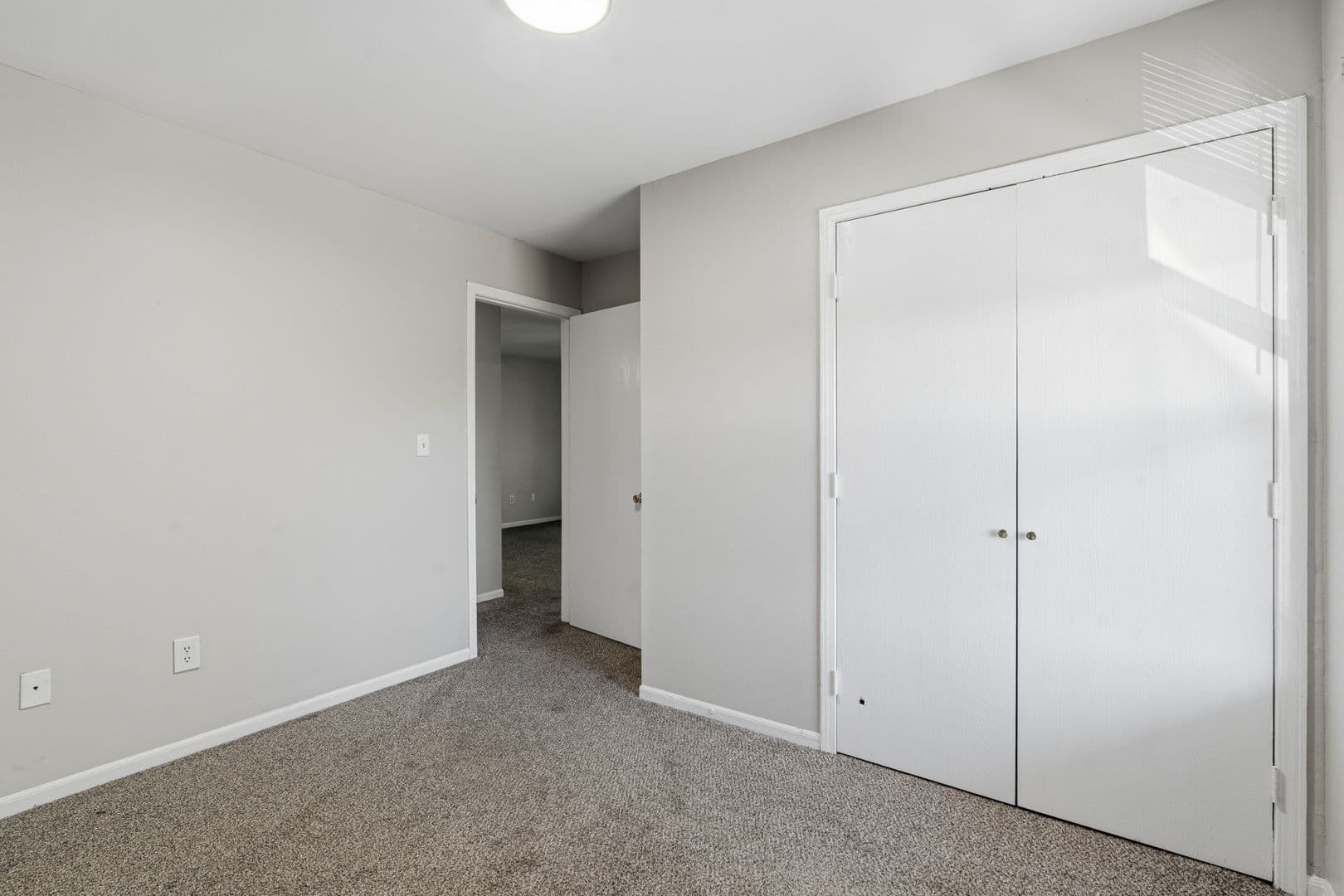 Warrensburg Apartment: 412 S Main St