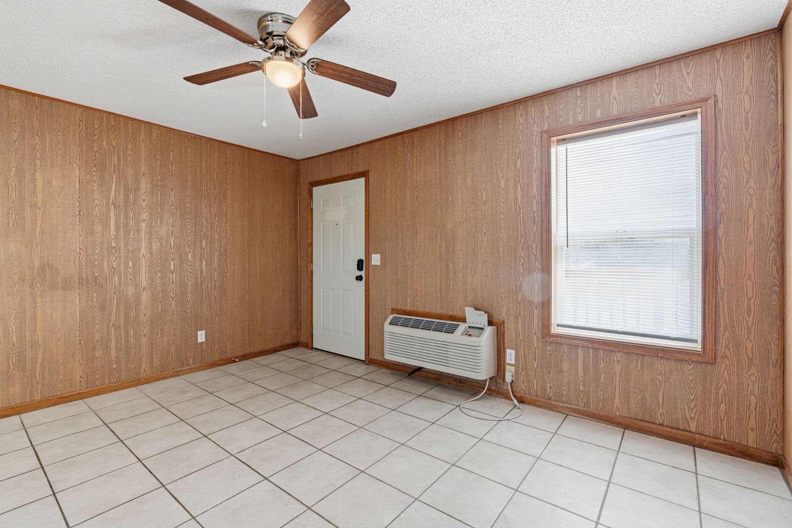 Warrensburg Apartment: 109 S Holden St Unit E