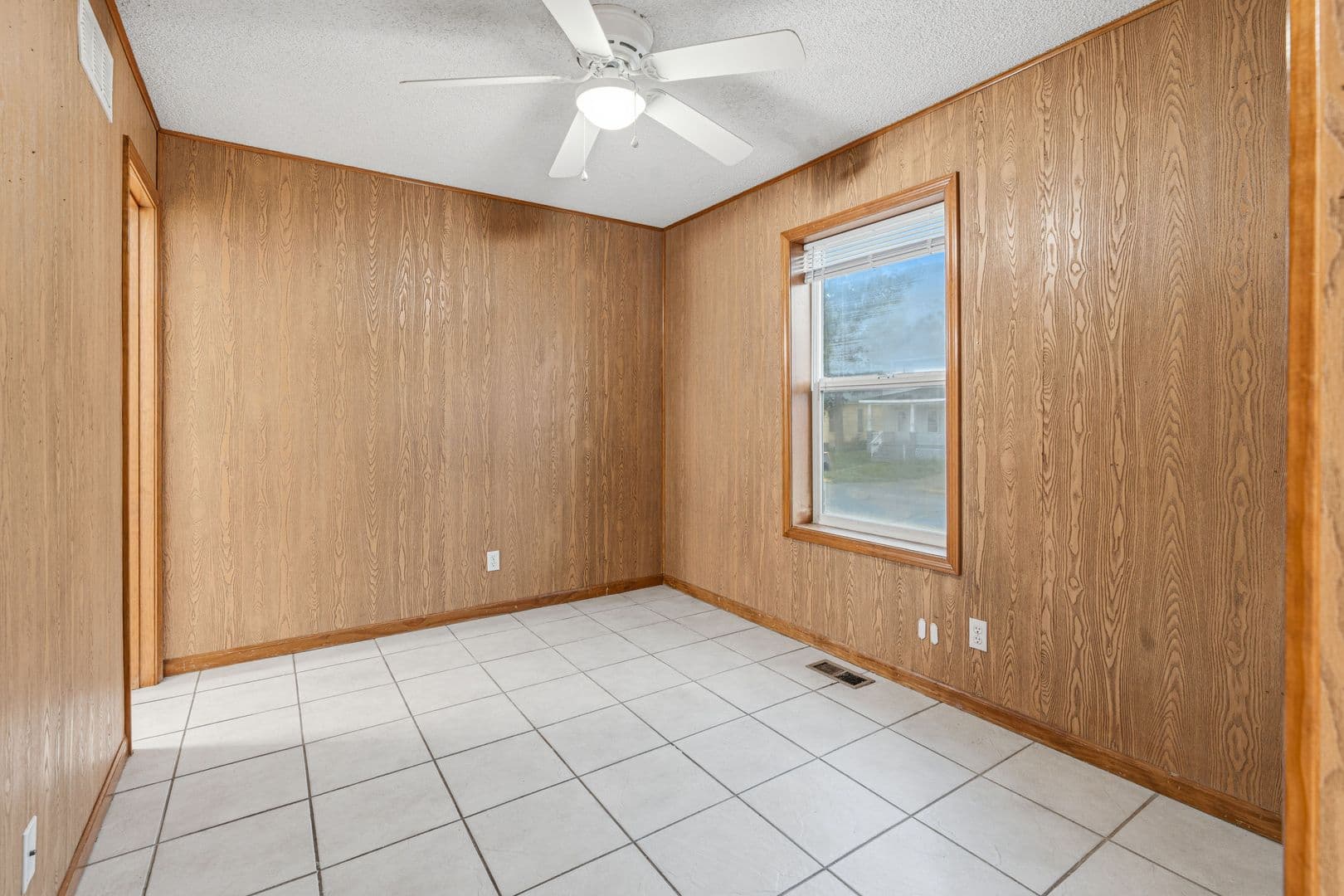 Warrensburg Apartment: 107 Grover St Unit B