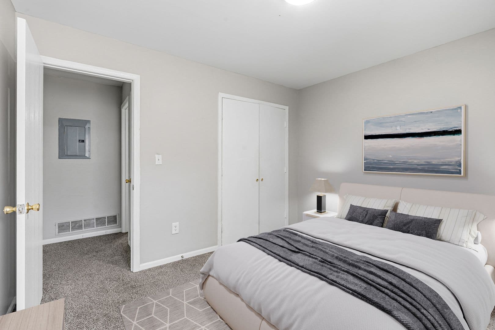 Warrensburg Apartment: 412 S Main St