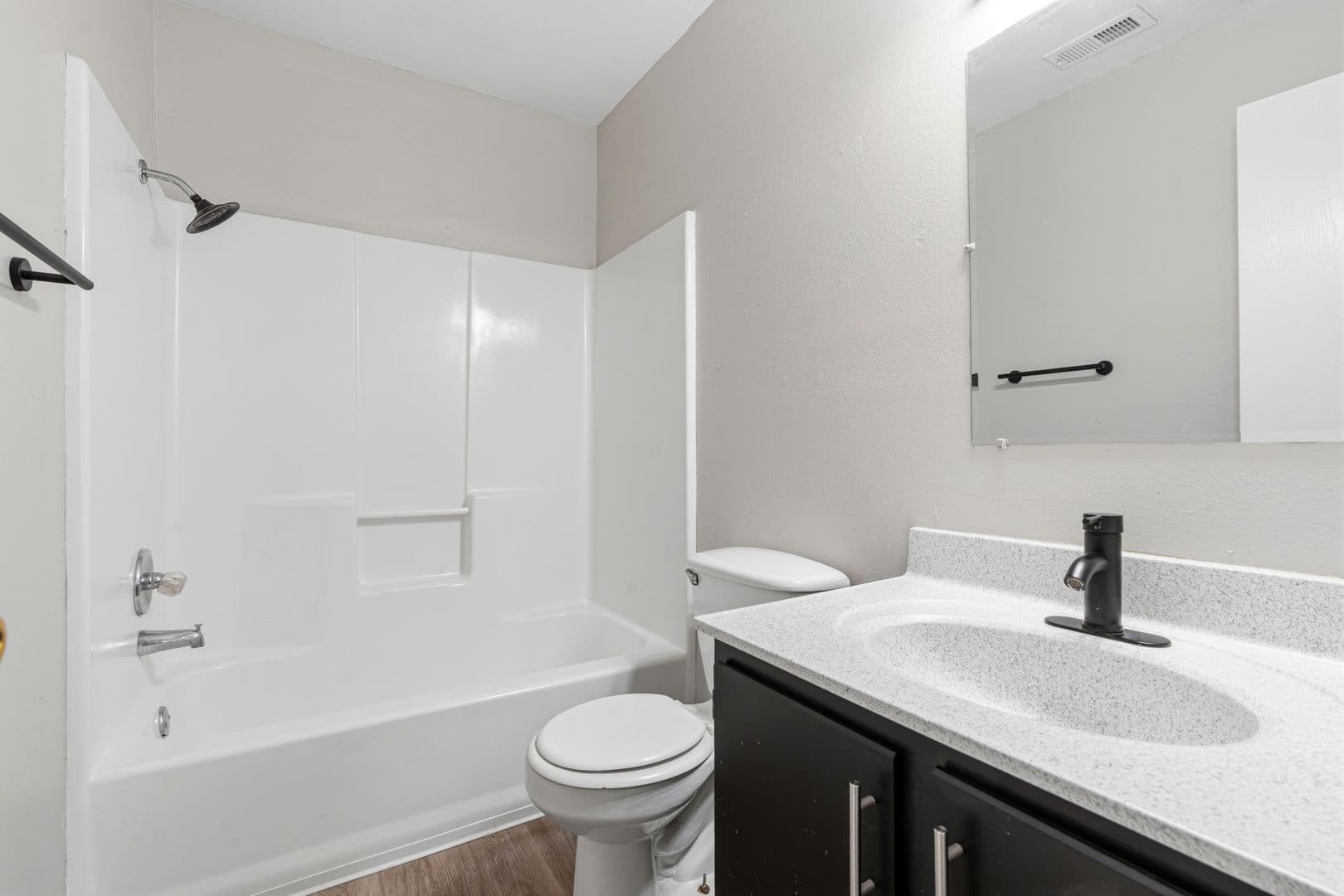 Warrensburg Apartment: 412 S Main St