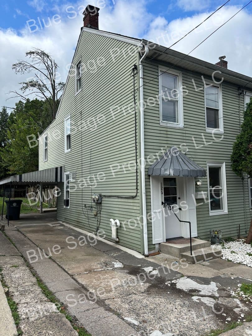 Pottstown House: 126 E Beech St