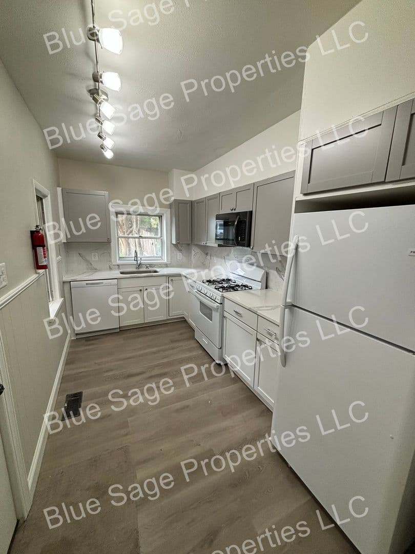 Pottstown House: 126 E Beech St