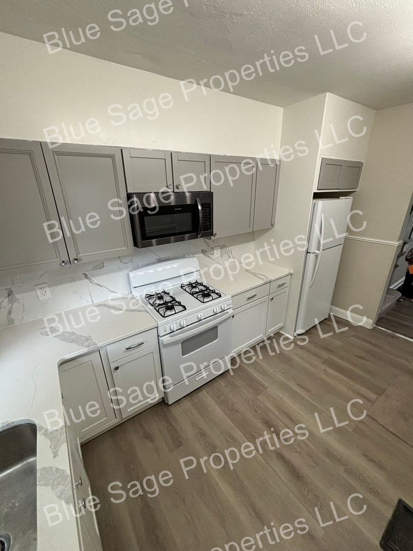 Pottstown House: 126 E Beech St