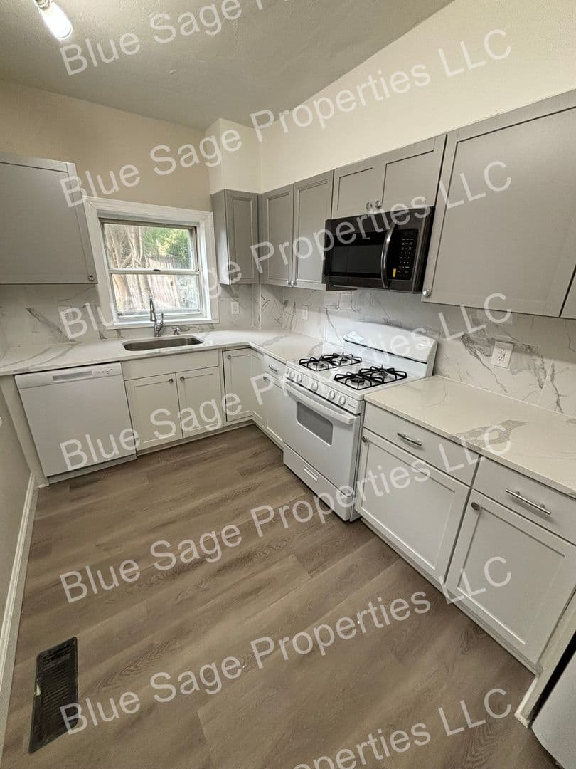 Pottstown House: 126 E Beech St