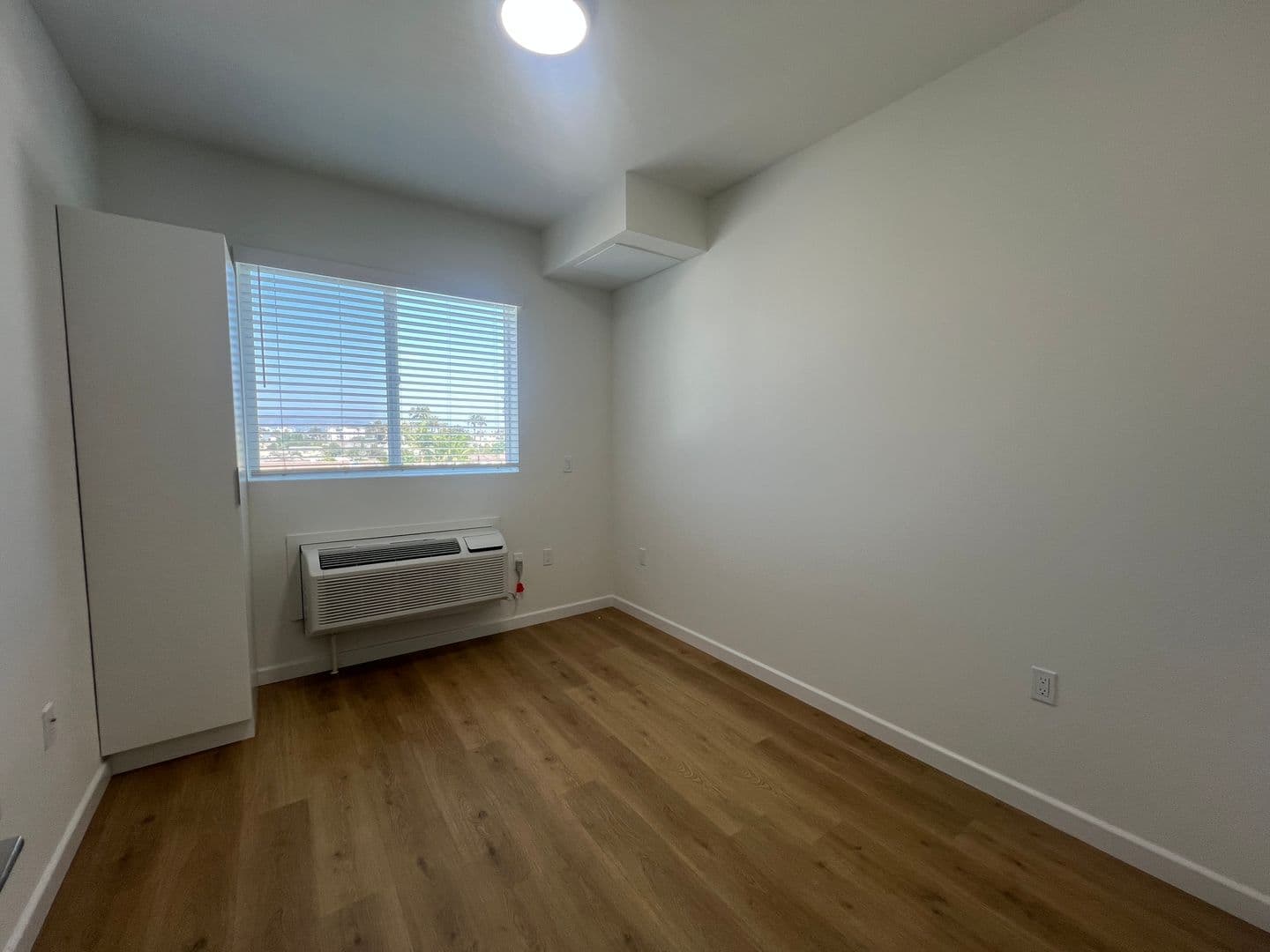 Los Angeles Apartment: 2900 S Orange Dr