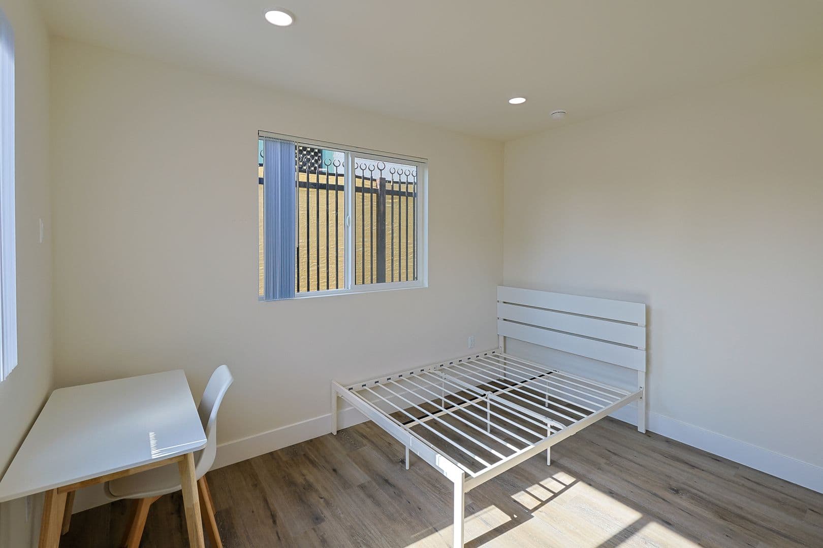 Los Angeles Apartment: 1118 W 37th Dr