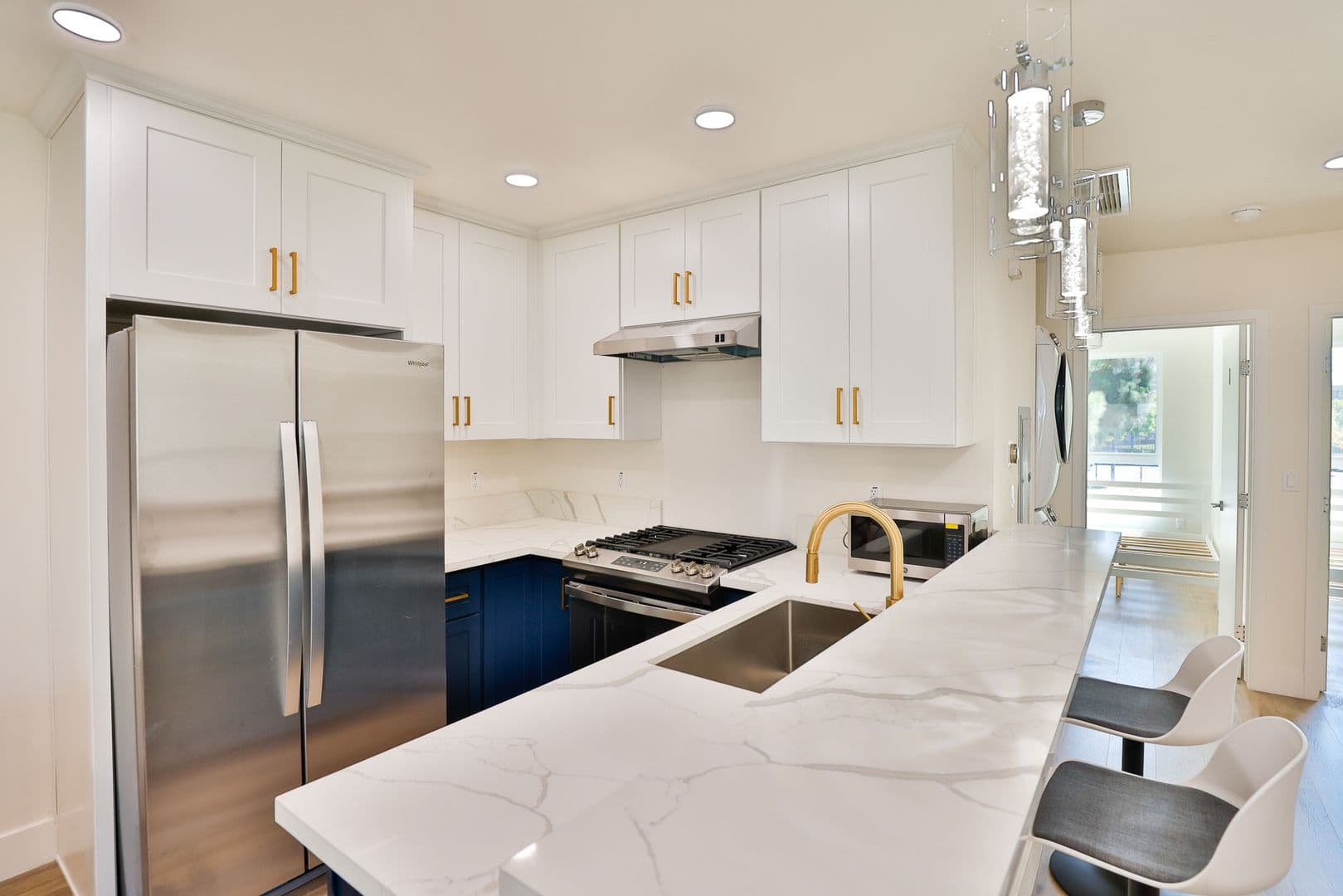 Los Angeles Apartment: 1118 W 37th Dr
