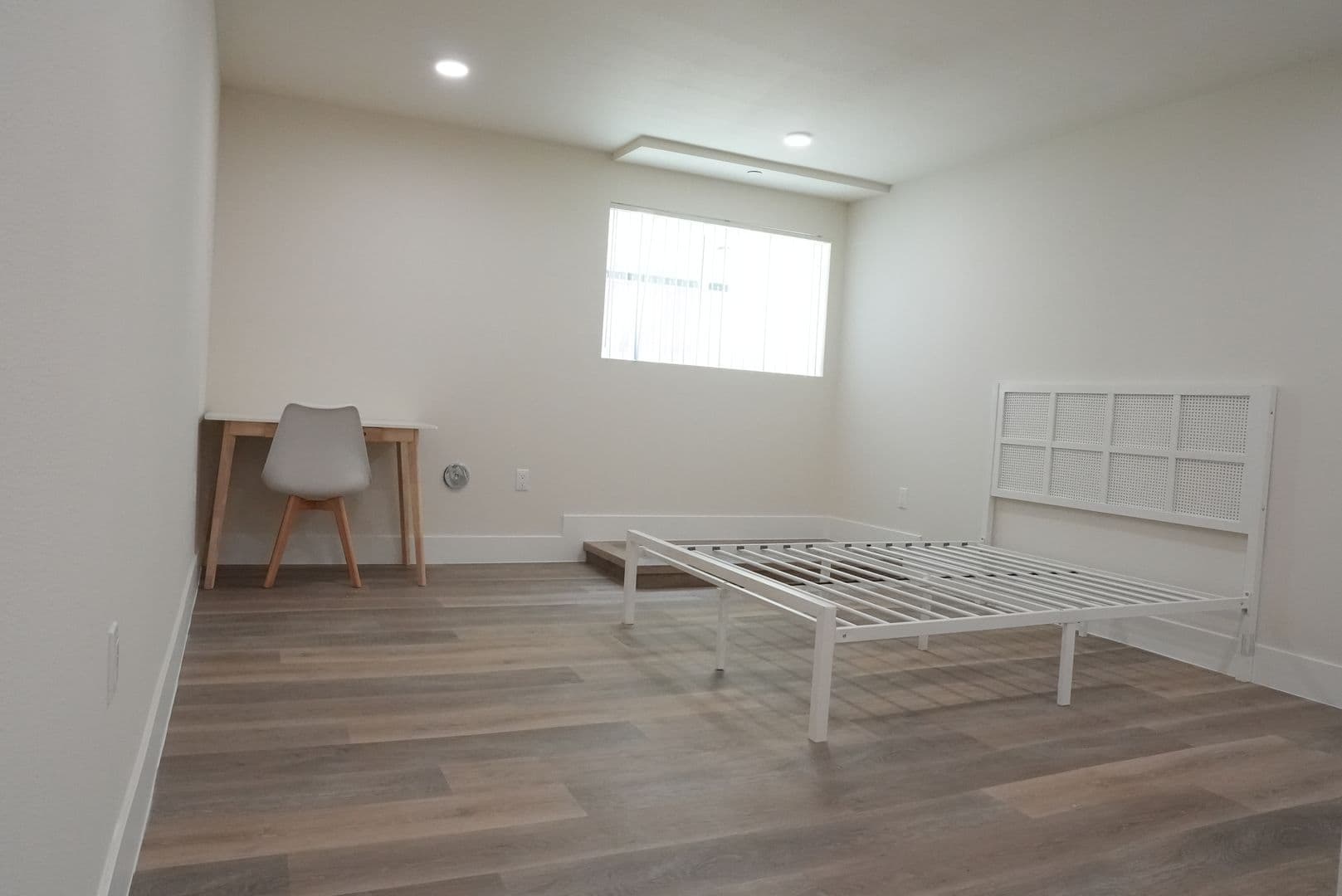 Los Angeles Apartment: 1352 W 29th St