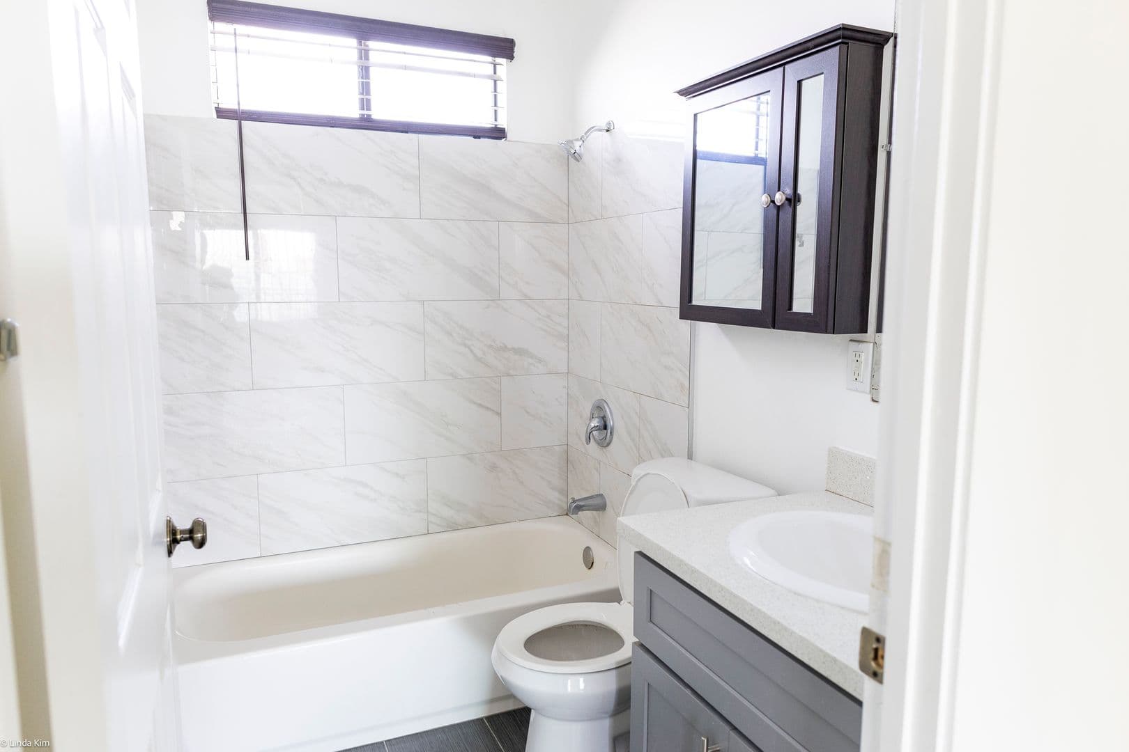 Los Angeles Apartment: 1881 Jefferson Blvd