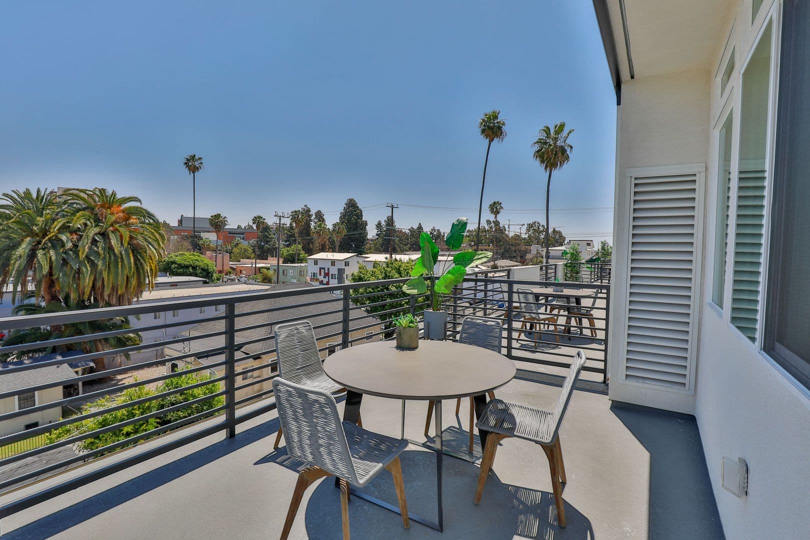 Los Angeles Apartment: 1155 W 36th Pl