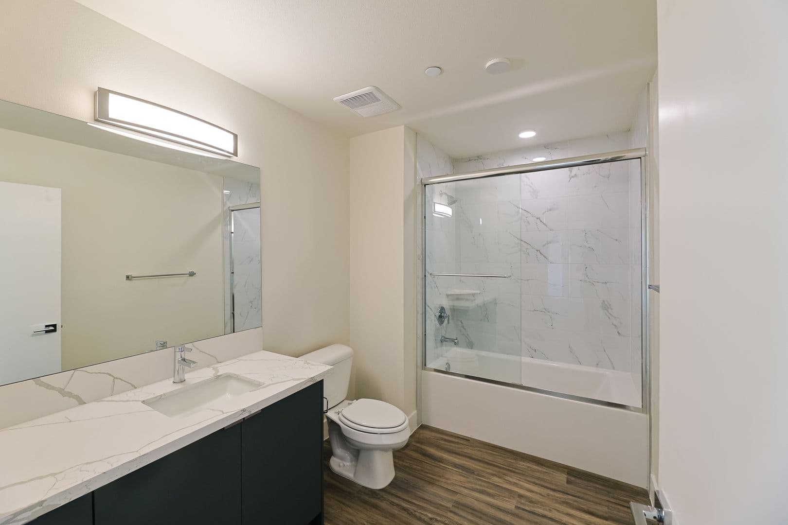 Los Angeles Apartment: 1037 Dewey Ave