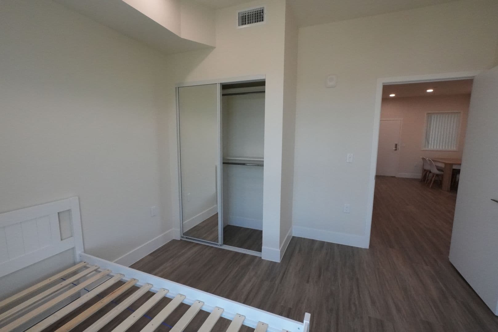 Los Angeles Apartment: 1192 W 35th St