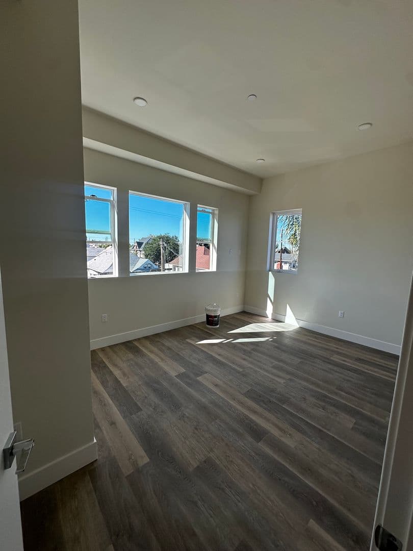 Los Angeles Apartment: 1015 21st St