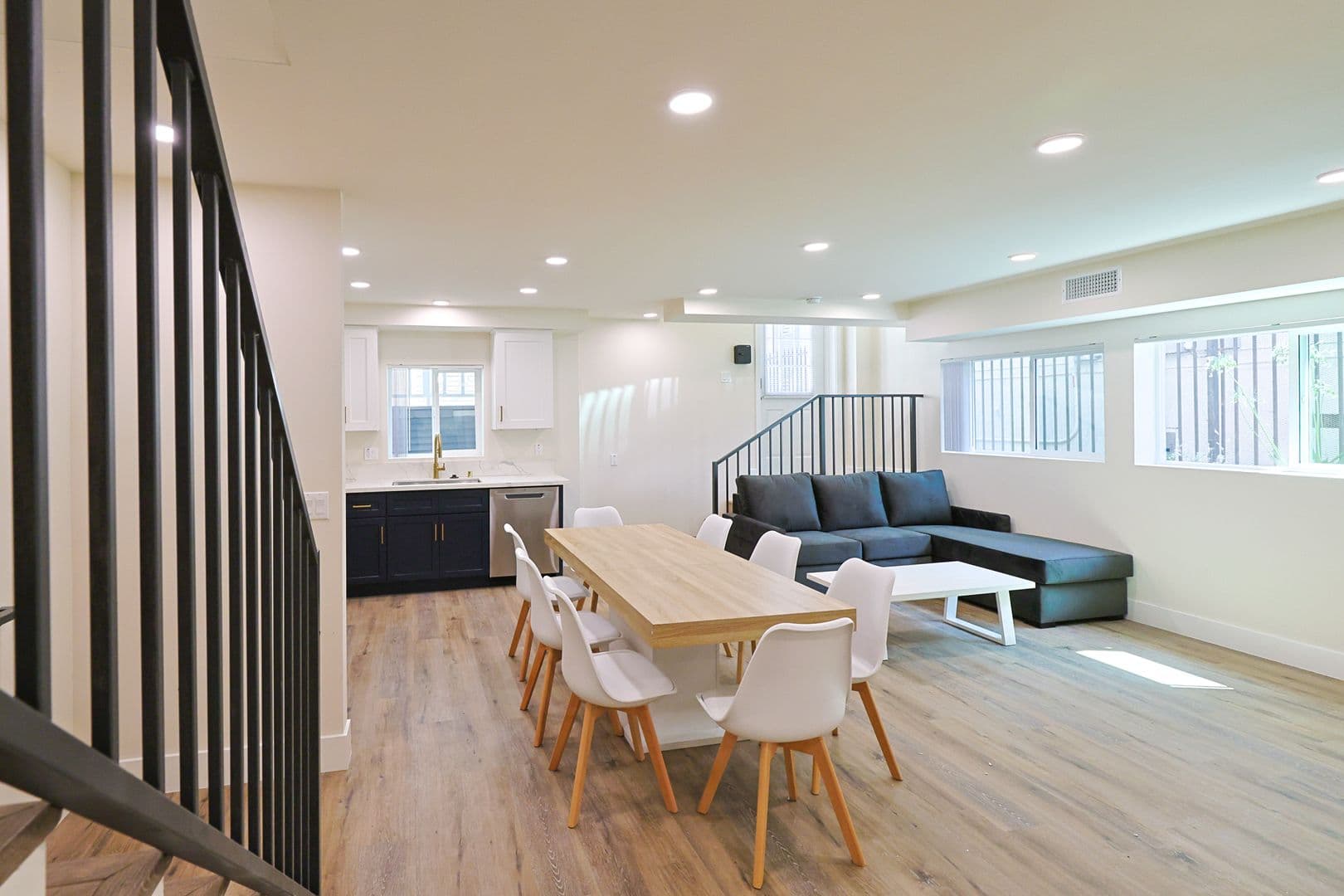 Los Angeles Apartment: 1426 W 27th St
