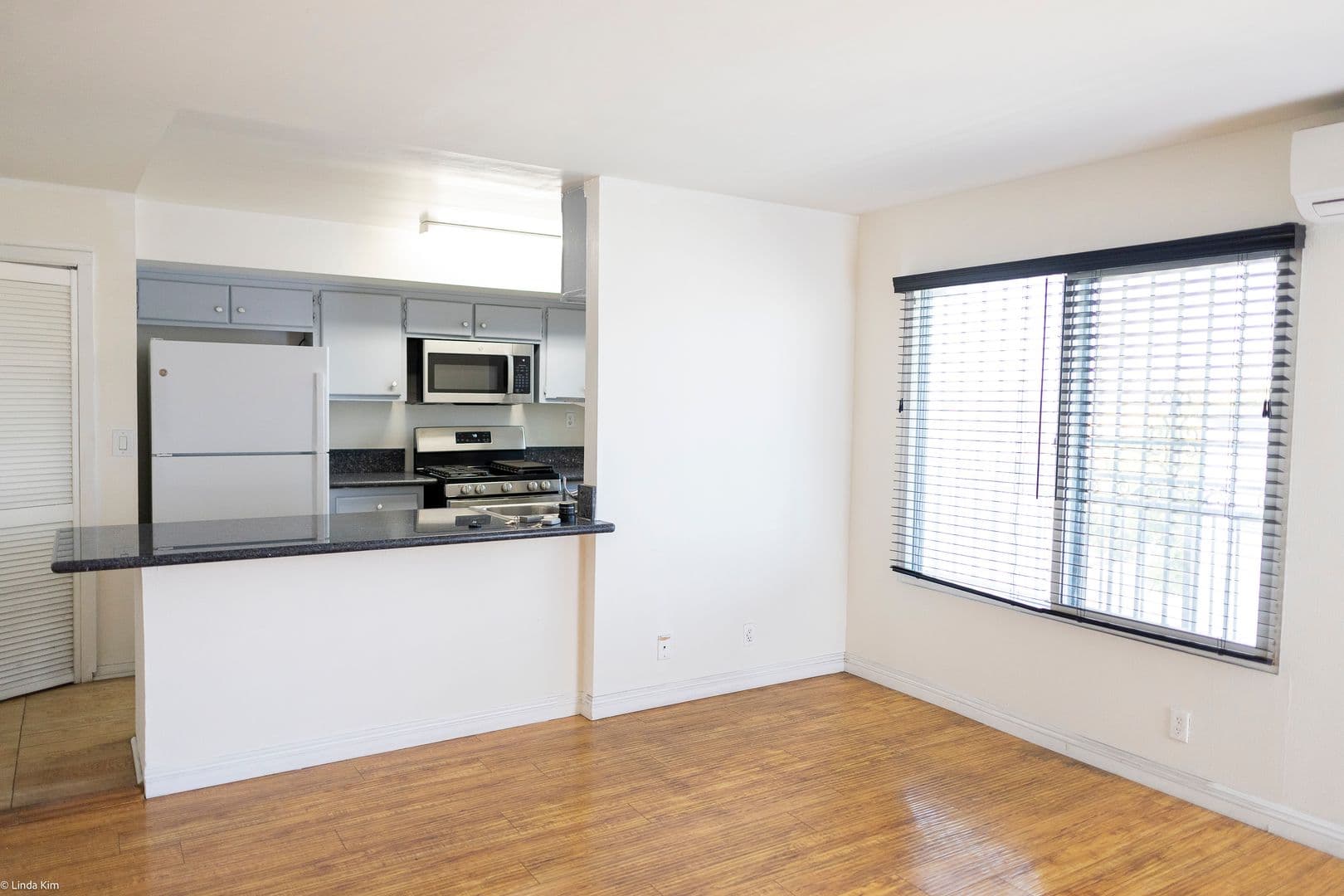 Los Angeles Apartment: 1881 Jefferson Blvd