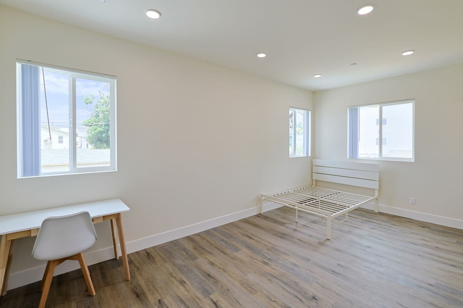 Los Angeles Apartment: 1189 W 37th Pl
