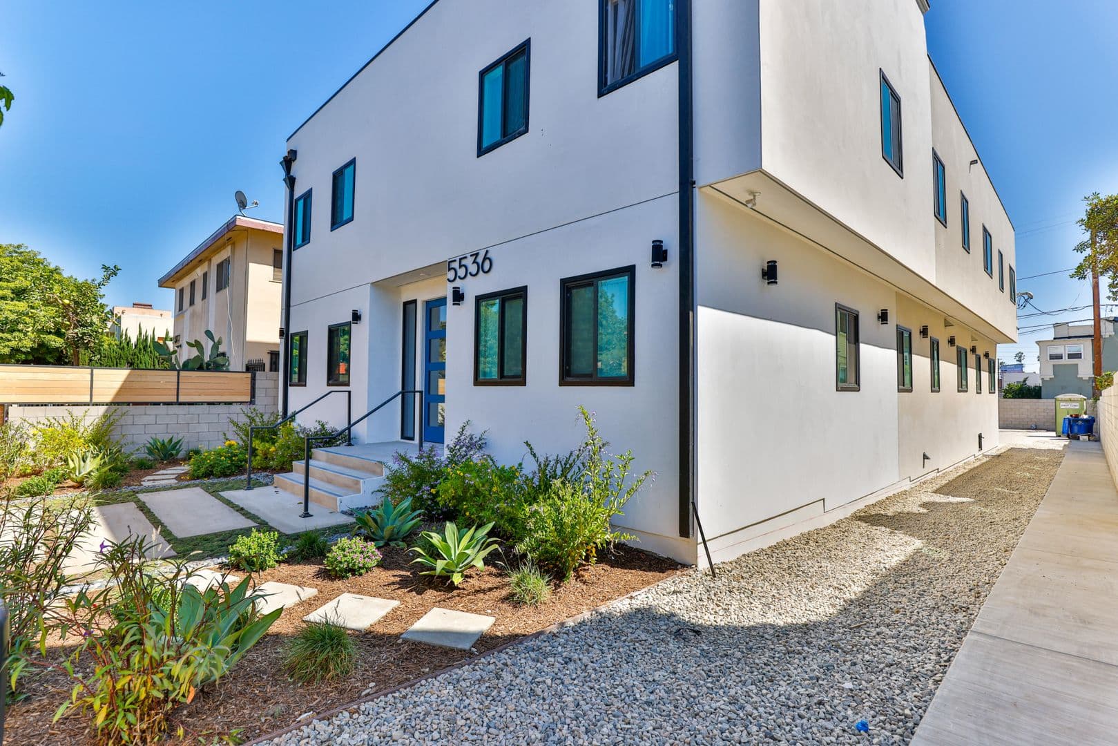 Los Angeles Apartment: 5536 Lexington Ave