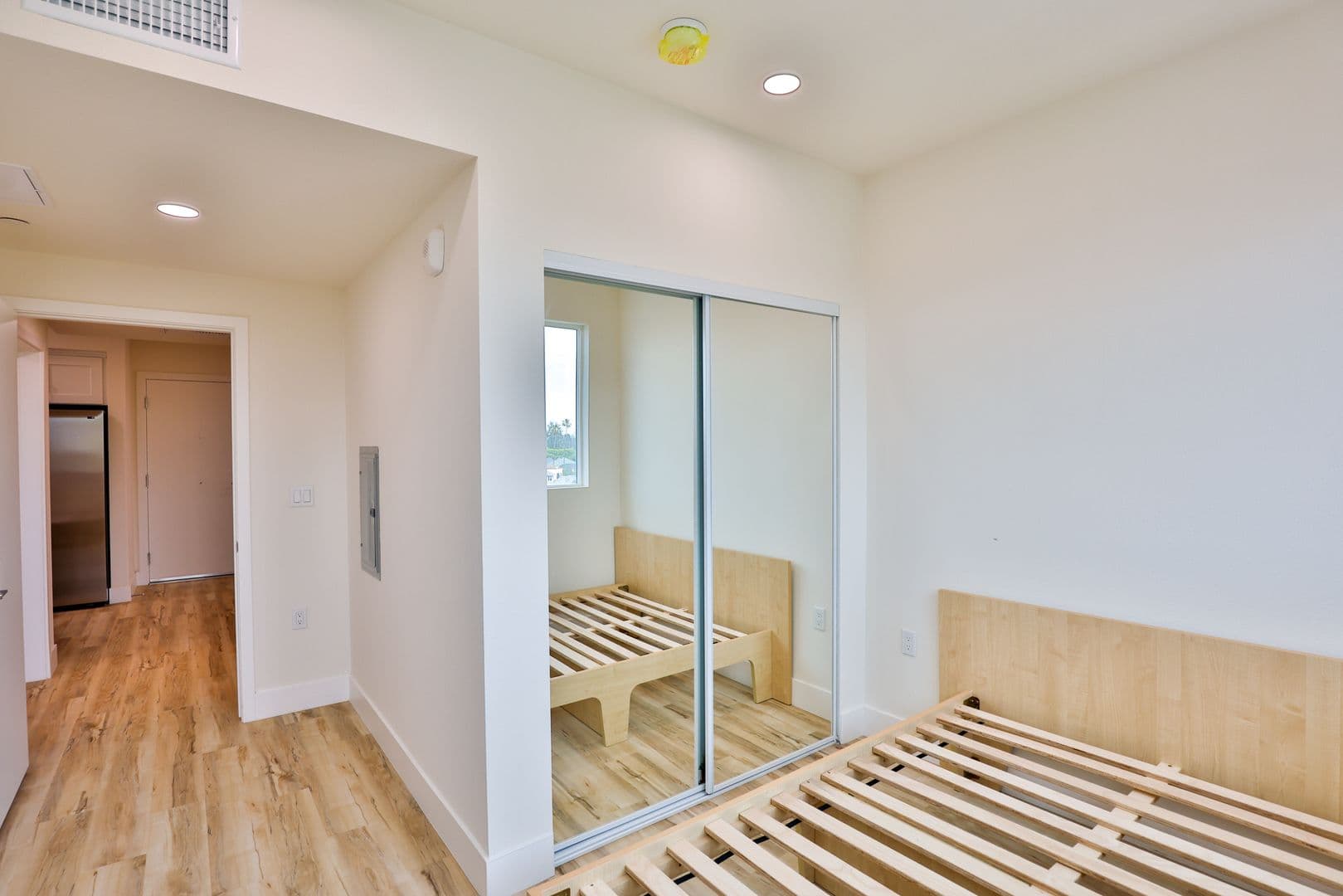 Los Angeles Apartment: 1421 W Adams Blvd