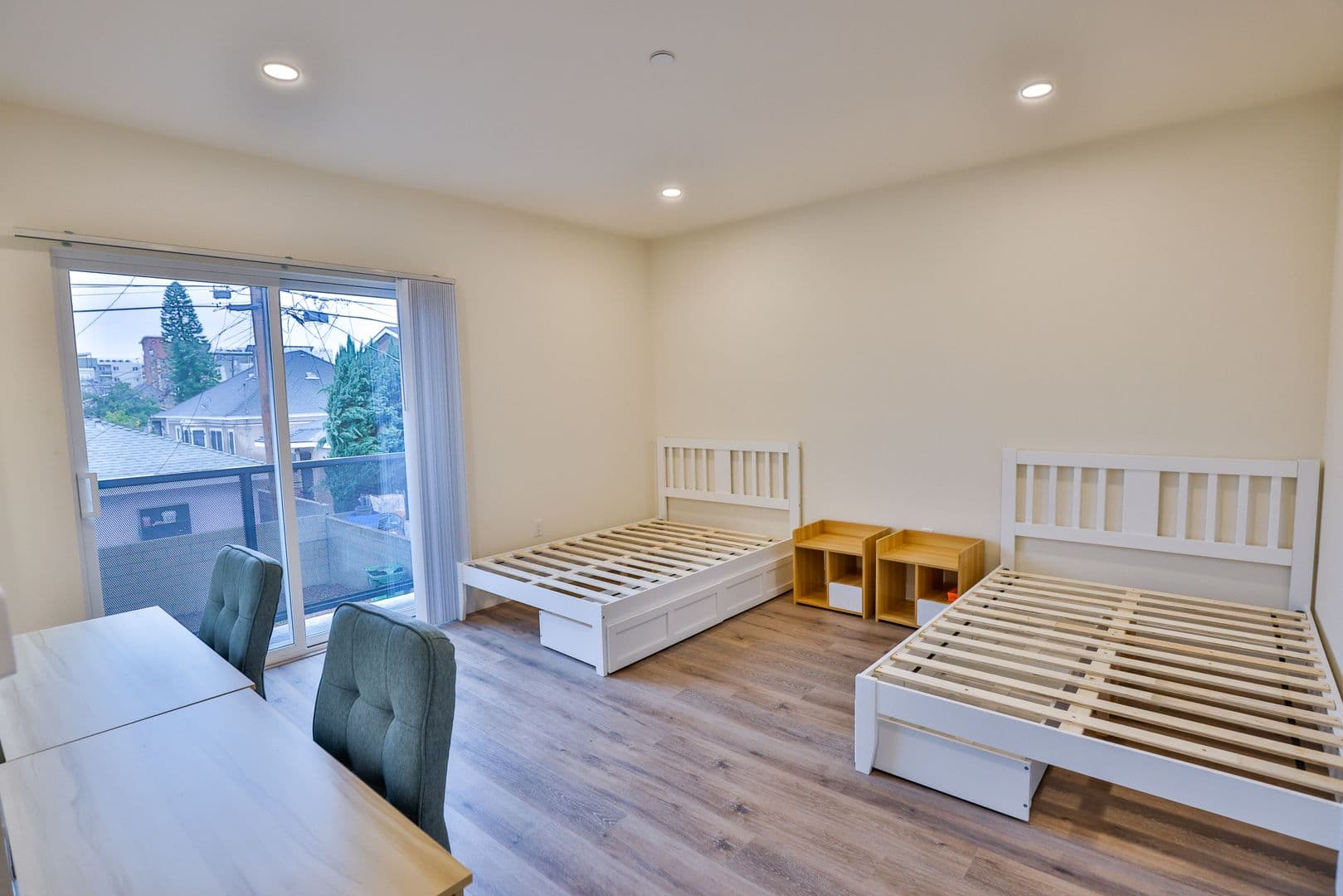 Los Angeles Apartment: 1164 W 37th Pl