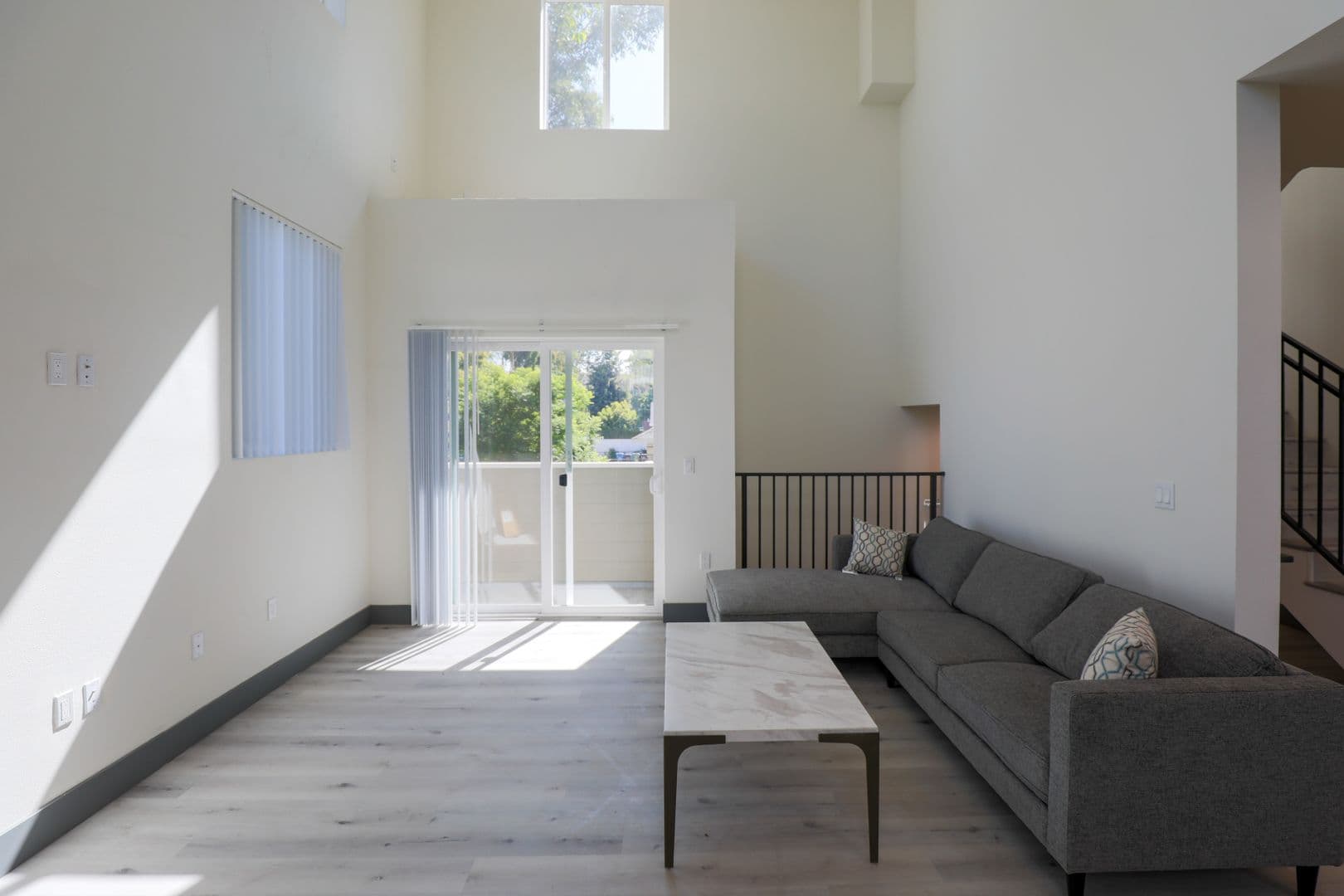 Los Angeles Apartment: 1180 W 37th Pl