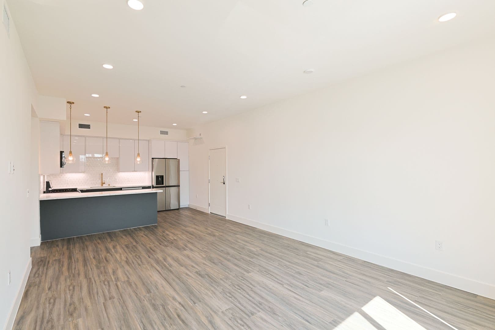 Los Angeles Apartment: 4000 Mont Clair St