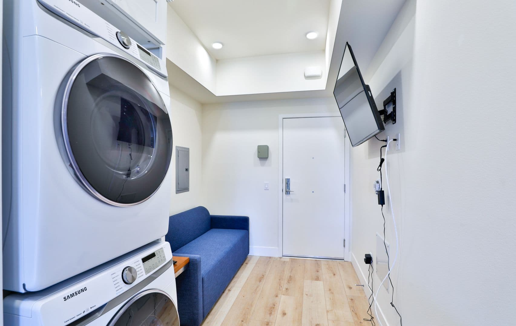 Los Angeles Apartment: 1073 Exposition Blvd