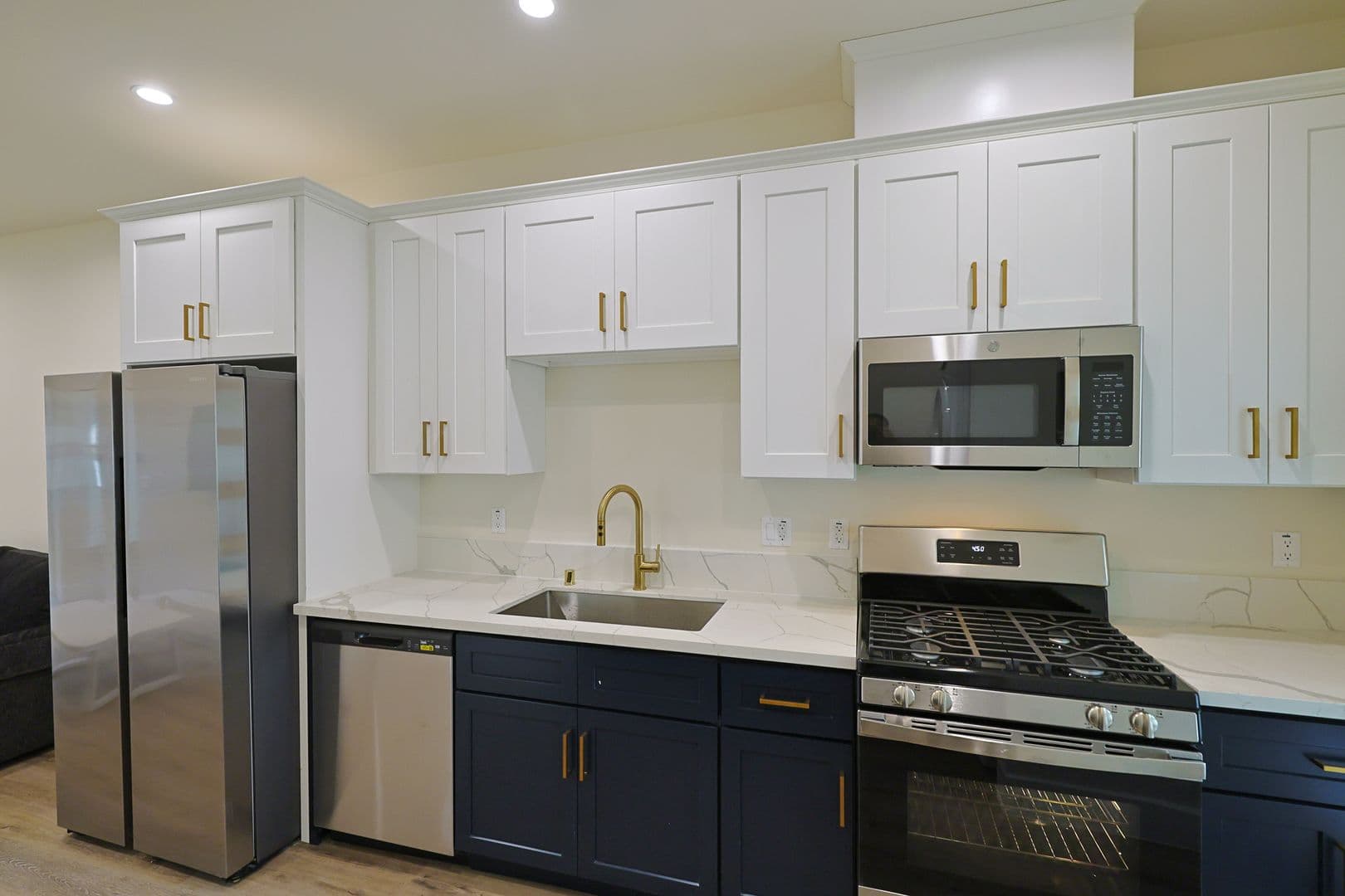 Los Angeles Apartment: 1422 W 29th St