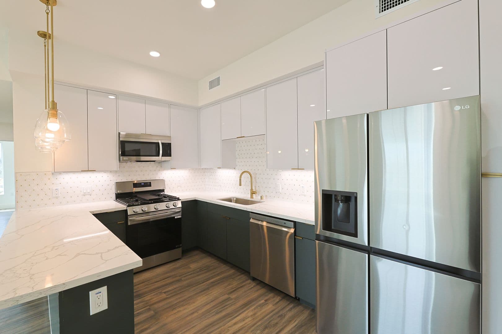 Los Angeles Apartment: 4000 Mont Clair St