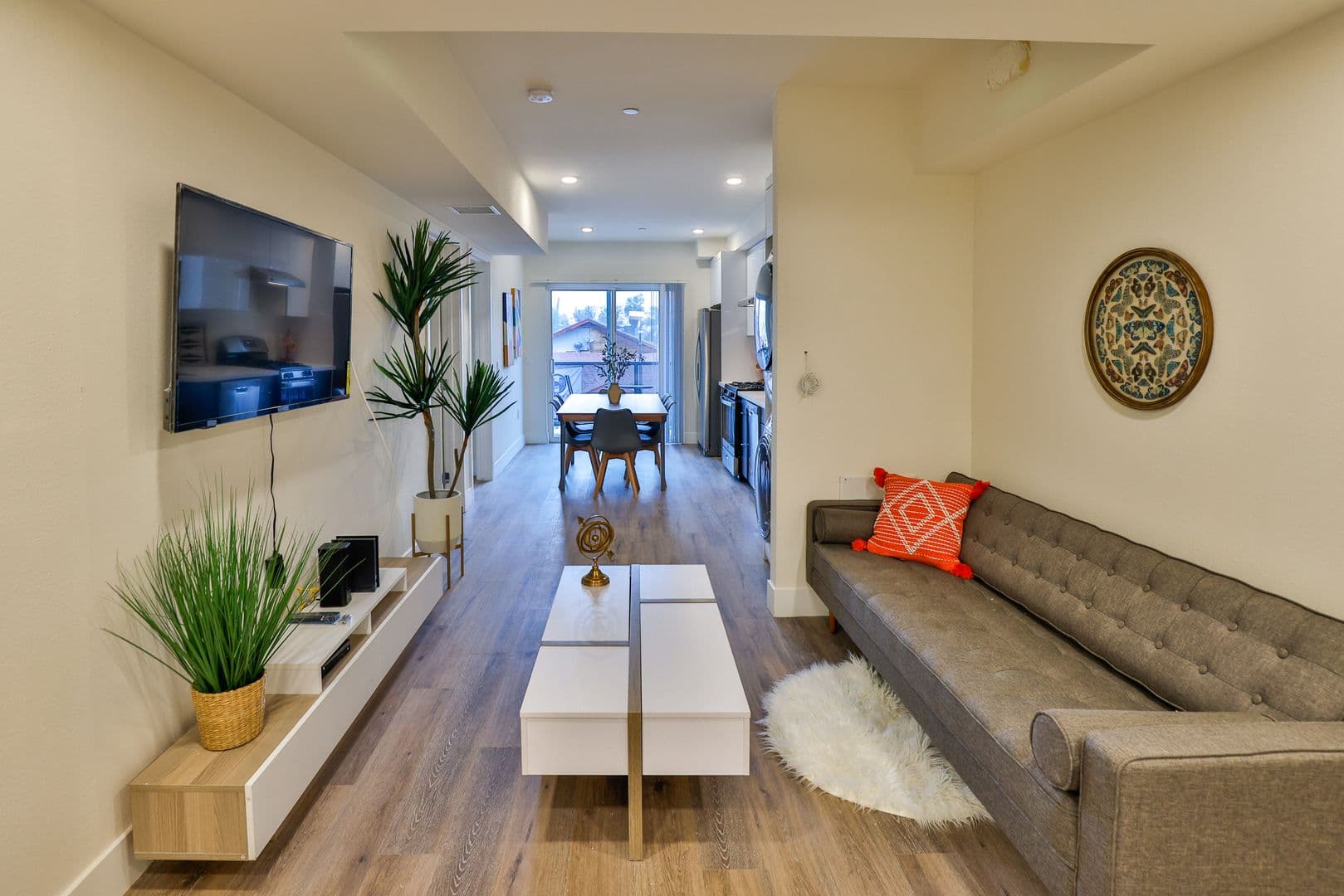Los Angeles Apartment: 1164 W 37th Pl