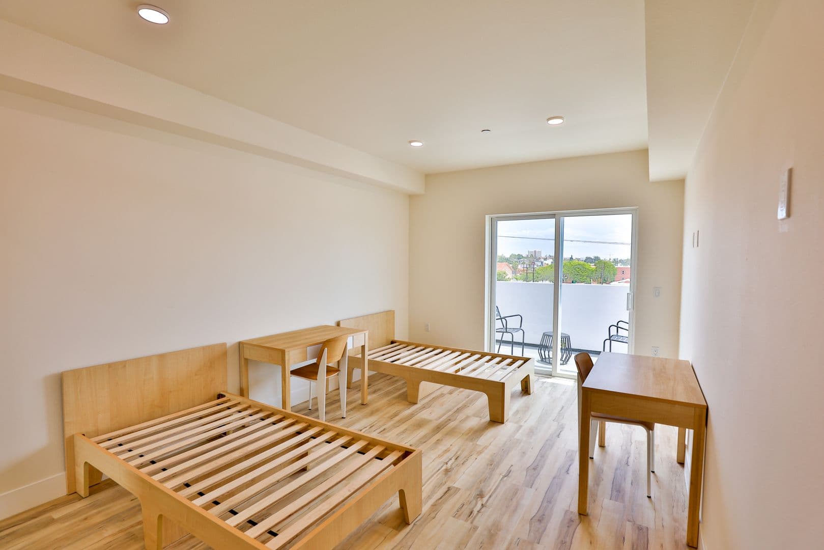 Los Angeles Apartment: 1421 W Adams Blvd