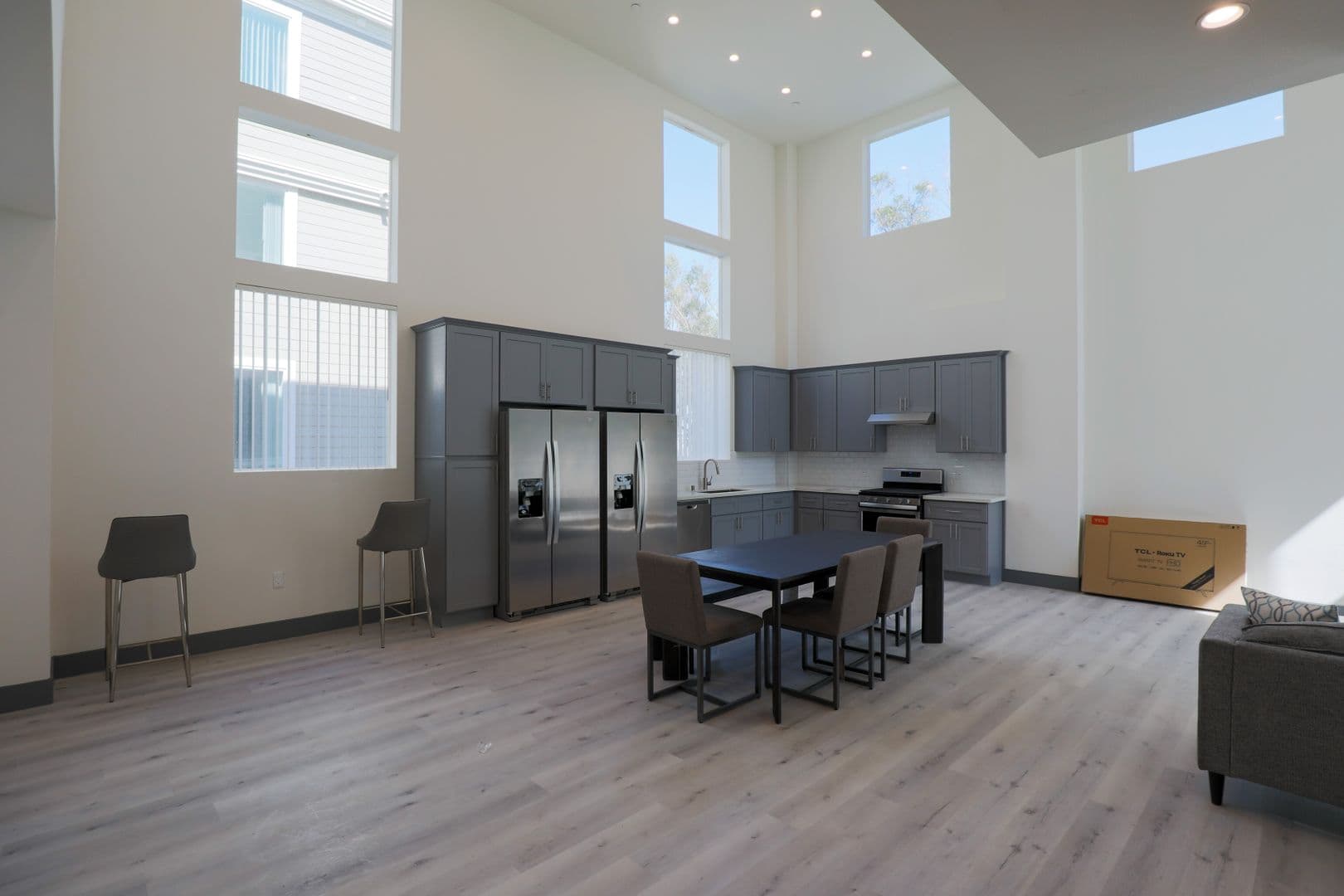 Los Angeles Apartment: 1180 W 37th Pl