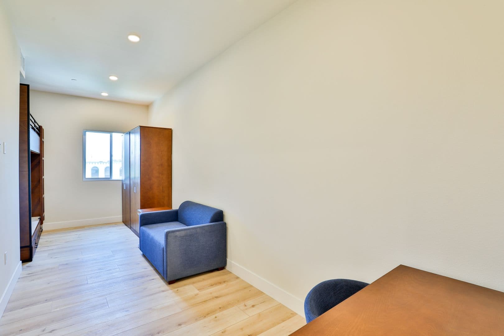 Los Angeles Apartment: 1073 Exposition Blvd