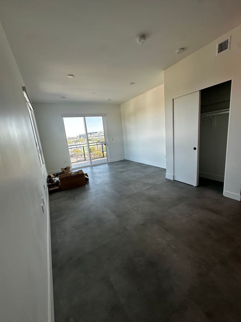 Los Angeles Apartment: 3450 W 43rd St