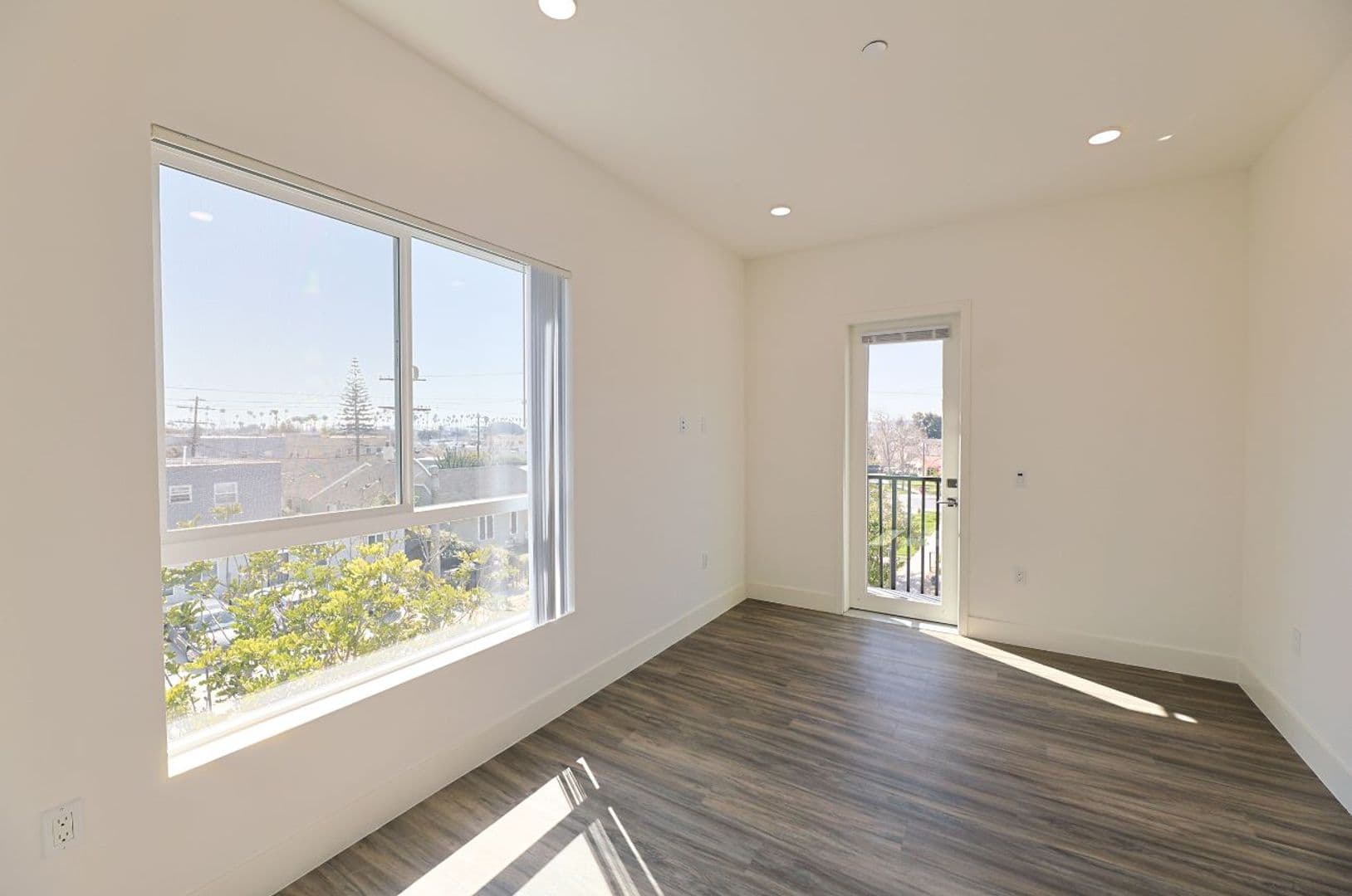 Los Angeles Apartment: 4000 Mont Clair St