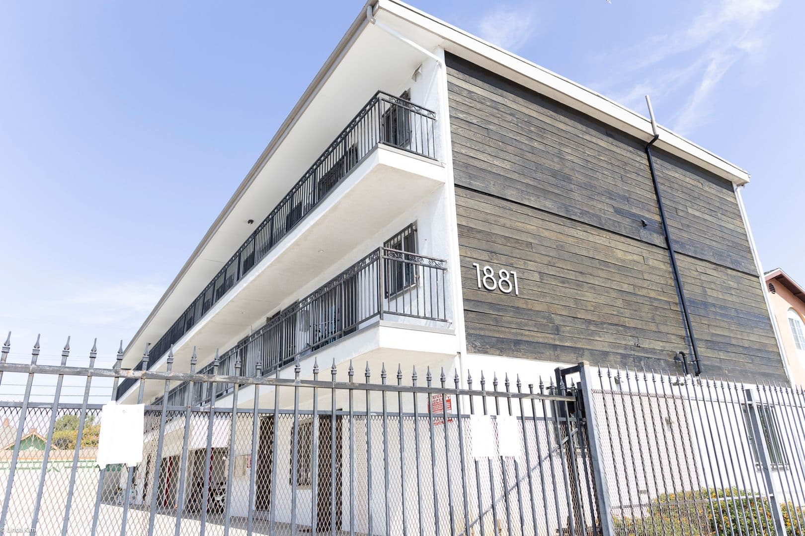 Los Angeles Apartment: 1881 Jefferson Blvd