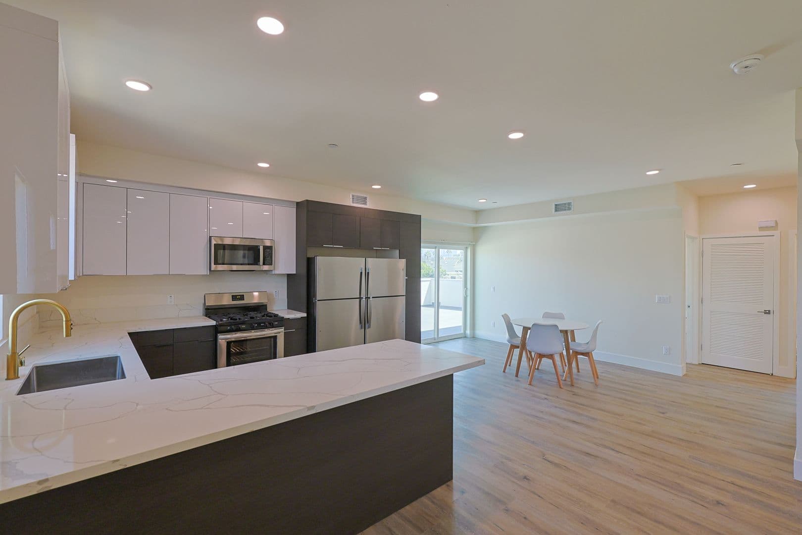 Los Angeles Apartment: 1189 W 37th Pl