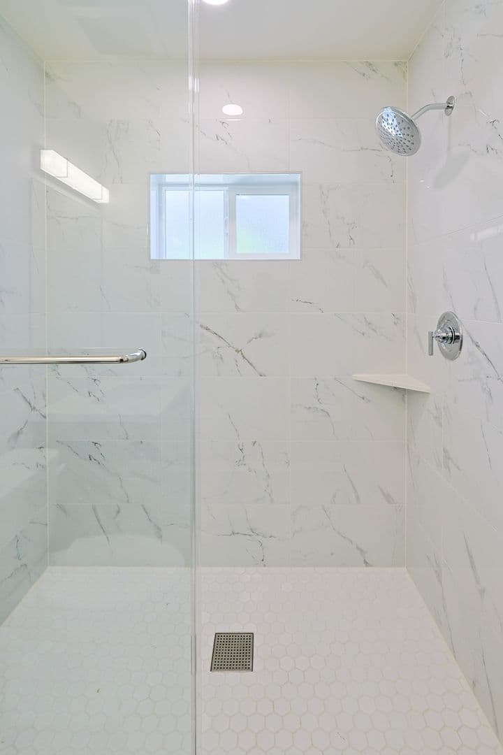 Los Angeles Apartment: 1426 W 27th St