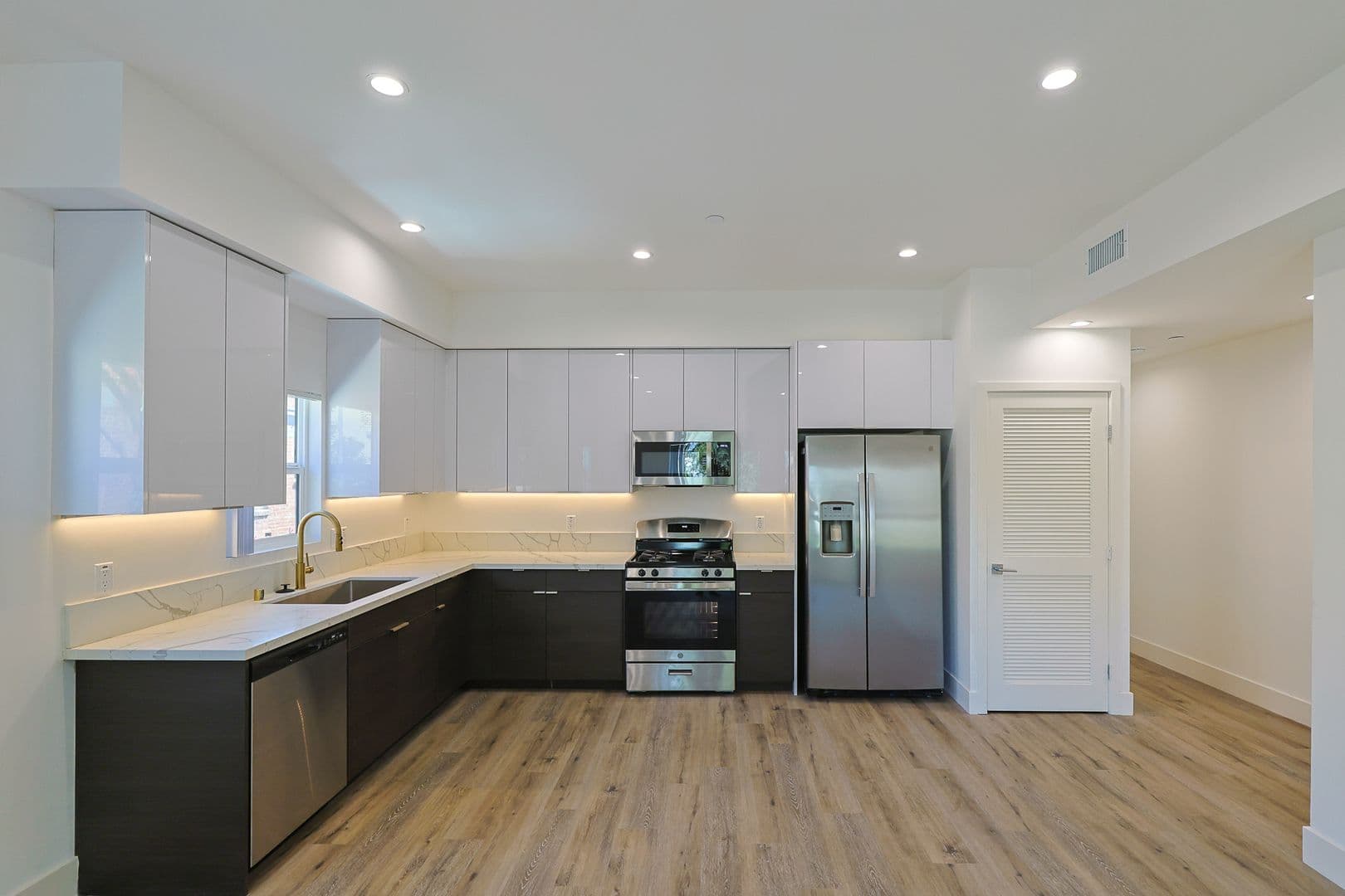 Los Angeles Apartment: 2616 Wellington Rd