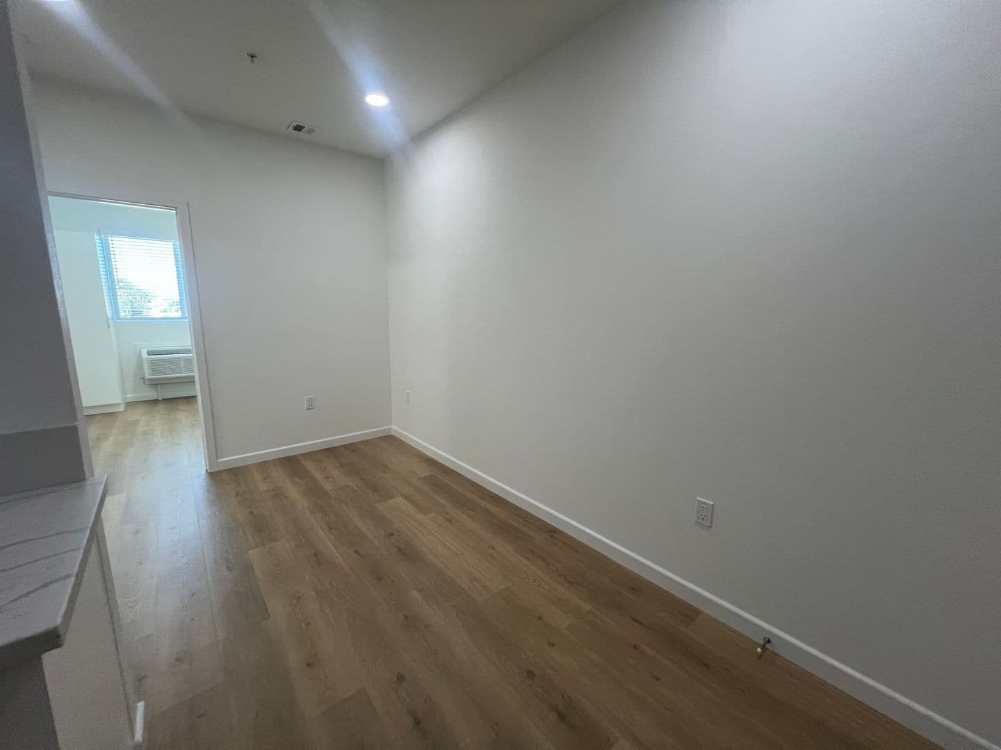 Los Angeles Apartment: 2900 S Orange Dr