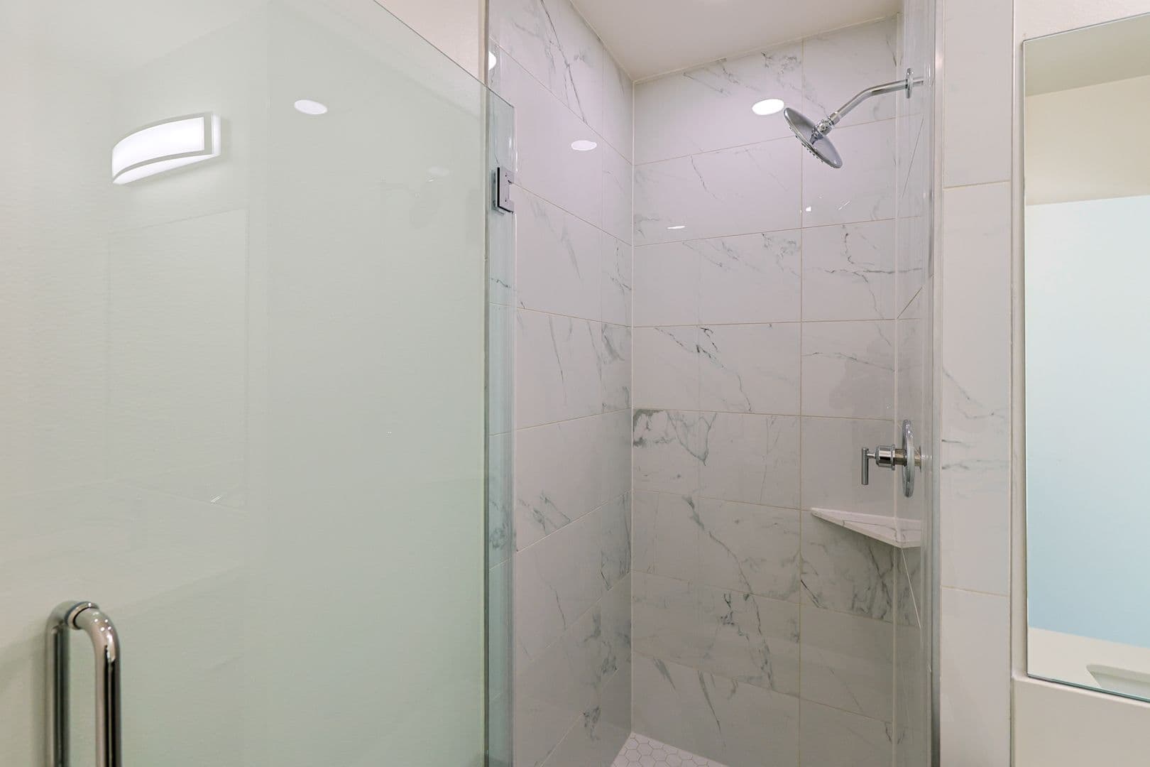 Los Angeles Apartment: 1118 W 37th Dr