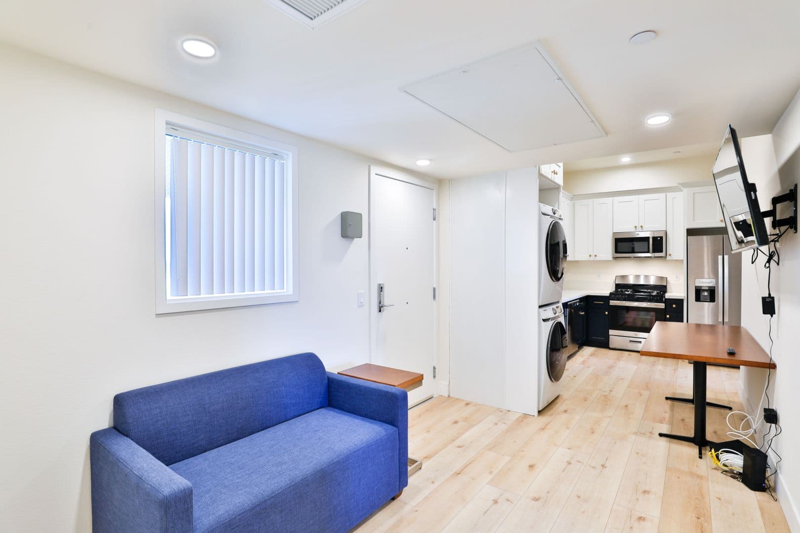 Los Angeles Apartment: 1073 Exposition Blvd