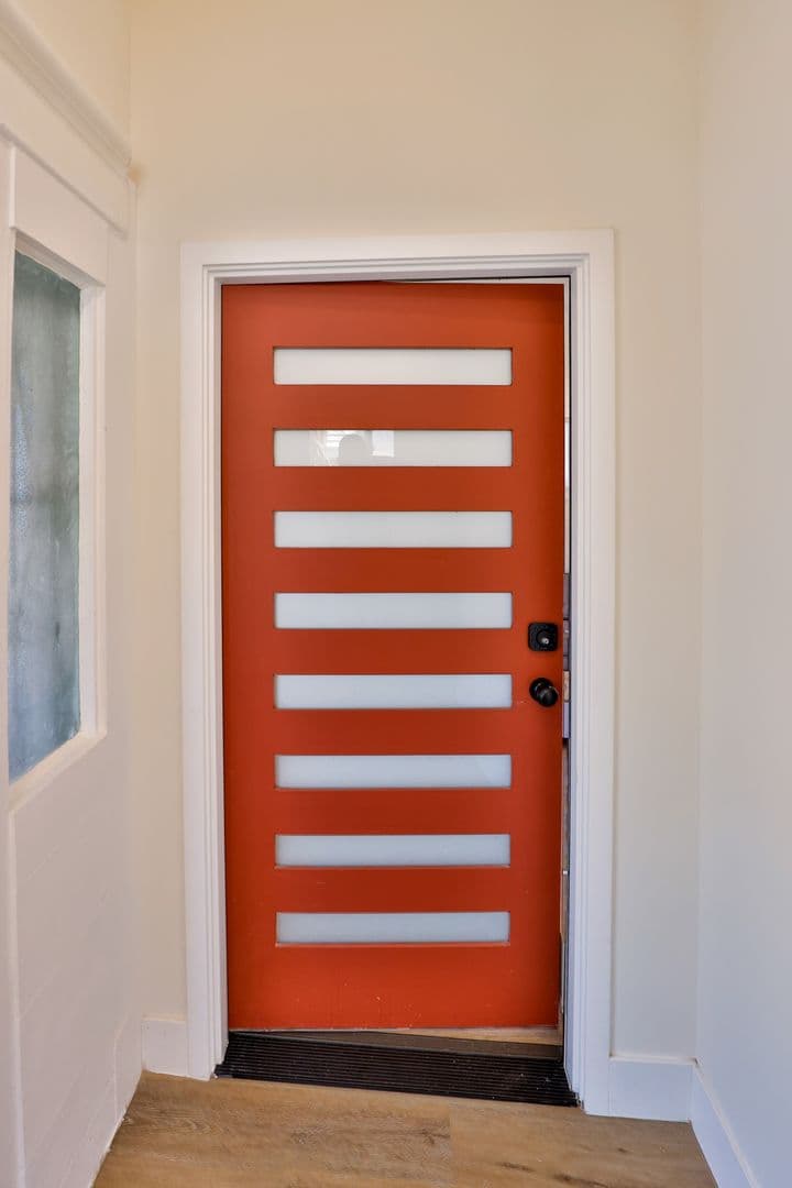 Los Angeles Apartment: 1426 W 27th St