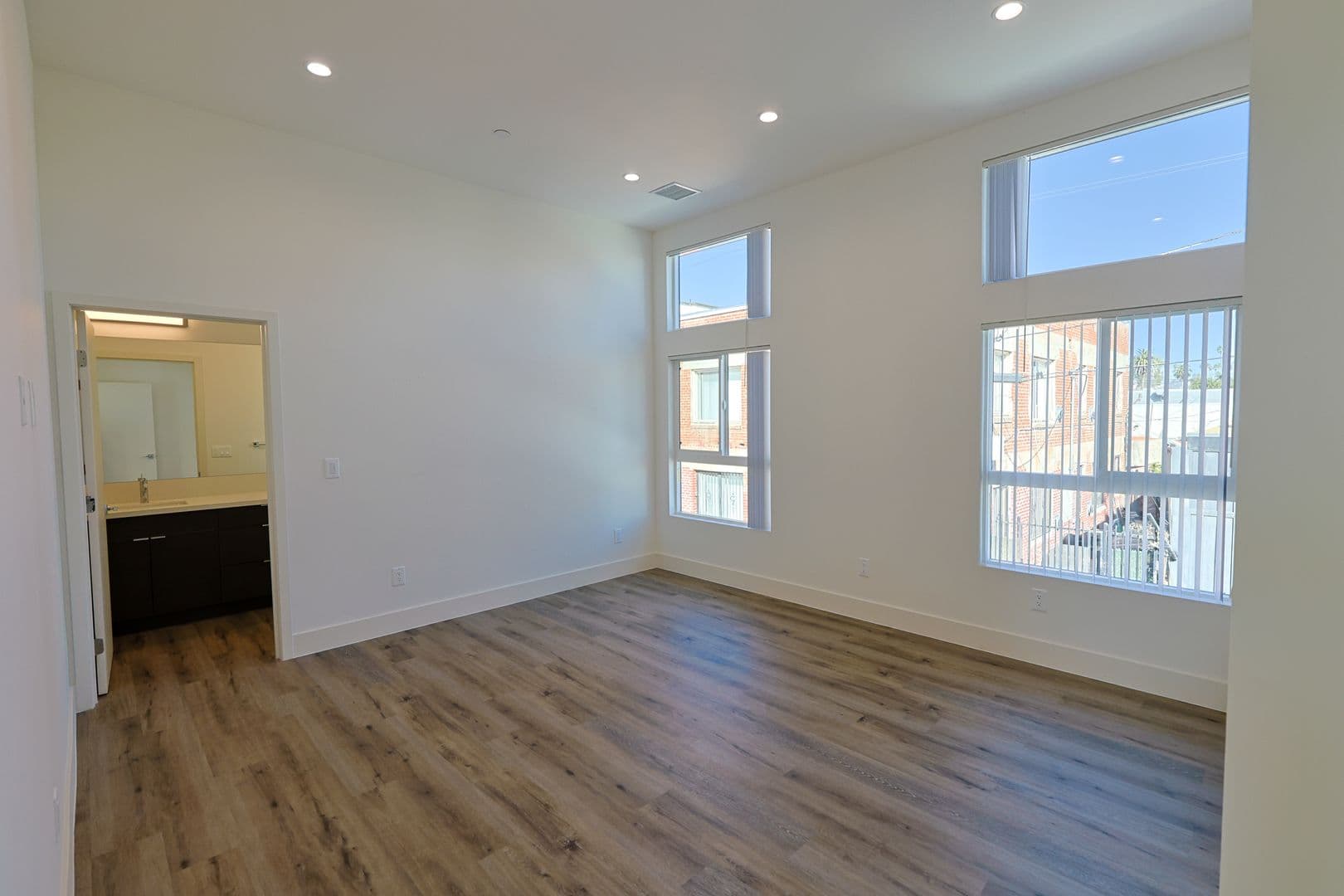 Los Angeles Apartment: 2616 Wellington Rd