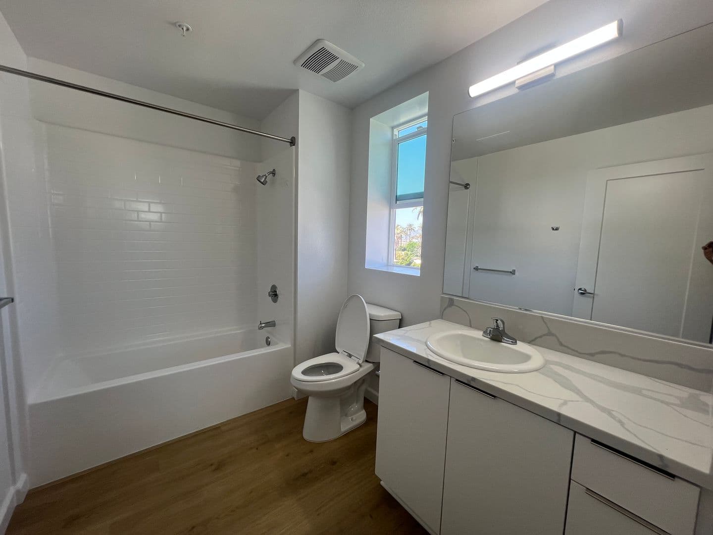 Los Angeles Apartment: 2900 S Orange Dr