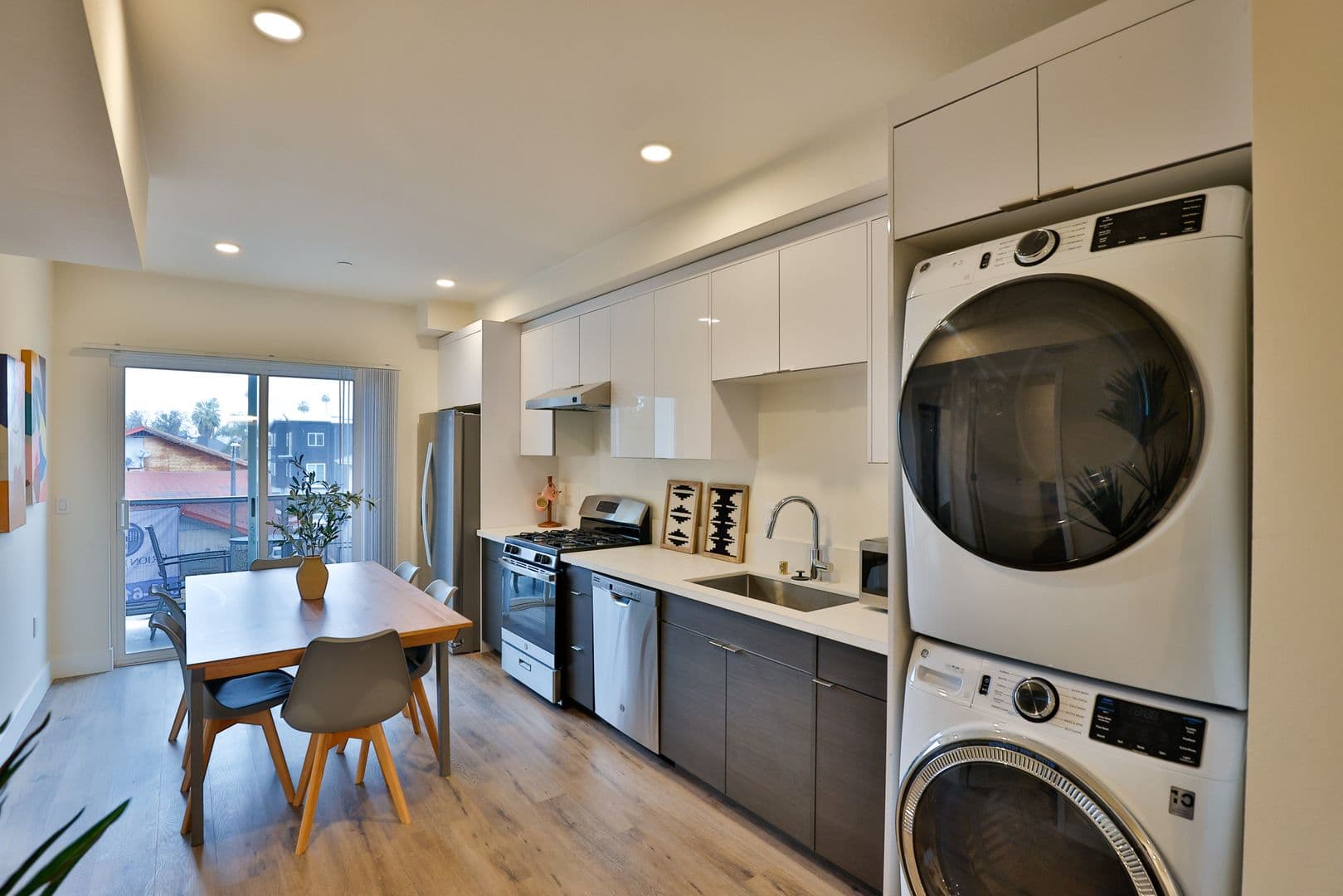Los Angeles Apartment: 1164 W 37th Pl