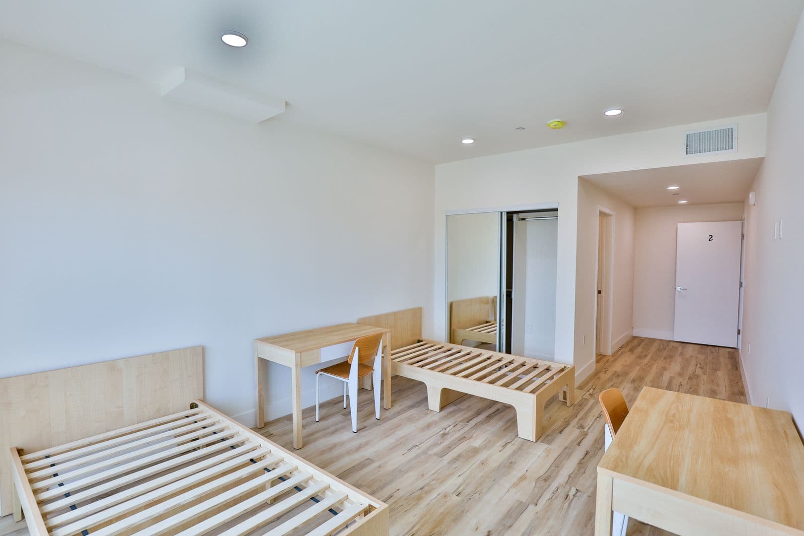 Los Angeles Apartment: 1421 W Adams Blvd
